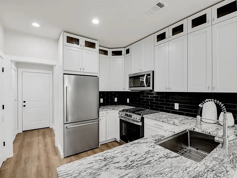 Duplex For Rent in Tarrant County , 5204 Slate Street, Fort Worth, Texas 76114, 3 Bedrooms, 3 Bathrooms, 2 Garage spaces, 2,287 Sqft, built in 2024, Preowned, Price $3,200, mls#21248748, Real Estate Agent in Fort Worth, Homes For Rent in Tarrant county, Homes For Rent in Fort Worth, Realtor in Fort Worth Texas, Real Estate Brokerage Independent Realty Texas, Luminita Cordes Realtor