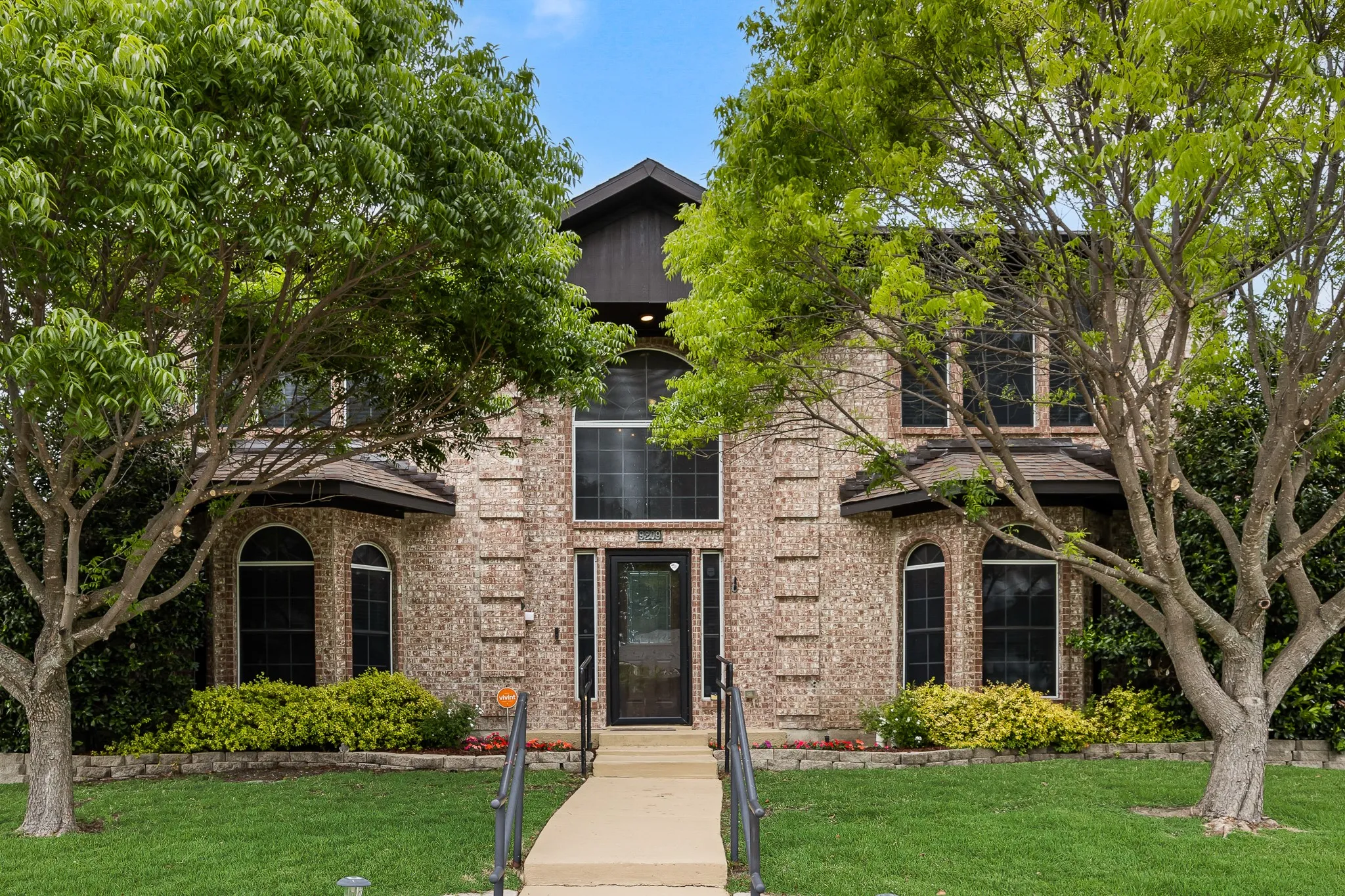 Single Family Residence For Sale in Rockwall County , 9209 Chimneywood Drive, Rowlett, Texas 75089, 5 Bedroom, 4 Bathroom, 2 Garage spaces, 2,961 Sqft, built in 1992, Preowned, mls#21237822, Real Estate Agent in Rowlett, Homes For Sale in Rockwall county, Homes For Sale in Rowlett, Realtor in Rowlett Texas, Real Estate Brokerage Independent Realty Texas, Luminita Cordes Realtor