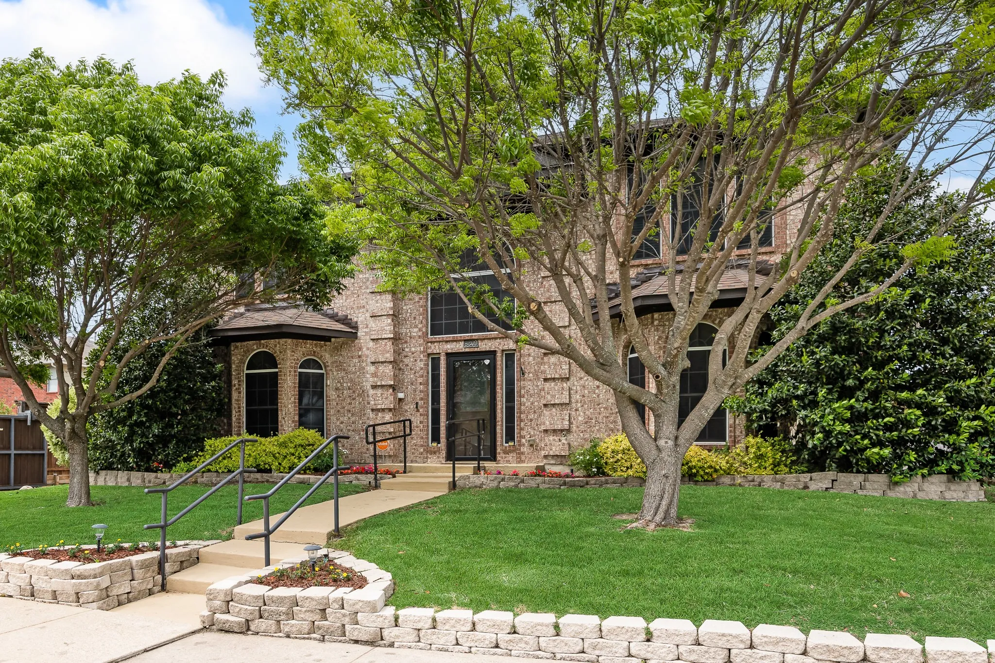 Single Family Residence For Sale in Rockwall County , 9209 Chimneywood Drive, Rowlett, Texas 75089, 5 Bedroom, 4 Bathroom, 2 Garage spaces, 2,961 Sqft, built in 1992, Preowned, mls#21237822, Real Estate Agent in Rowlett, Homes For Sale in Rockwall county, Homes For Sale in Rowlett, Realtor in Rowlett Texas, Real Estate Brokerage Independent Realty Texas, Luminita Cordes Realtor