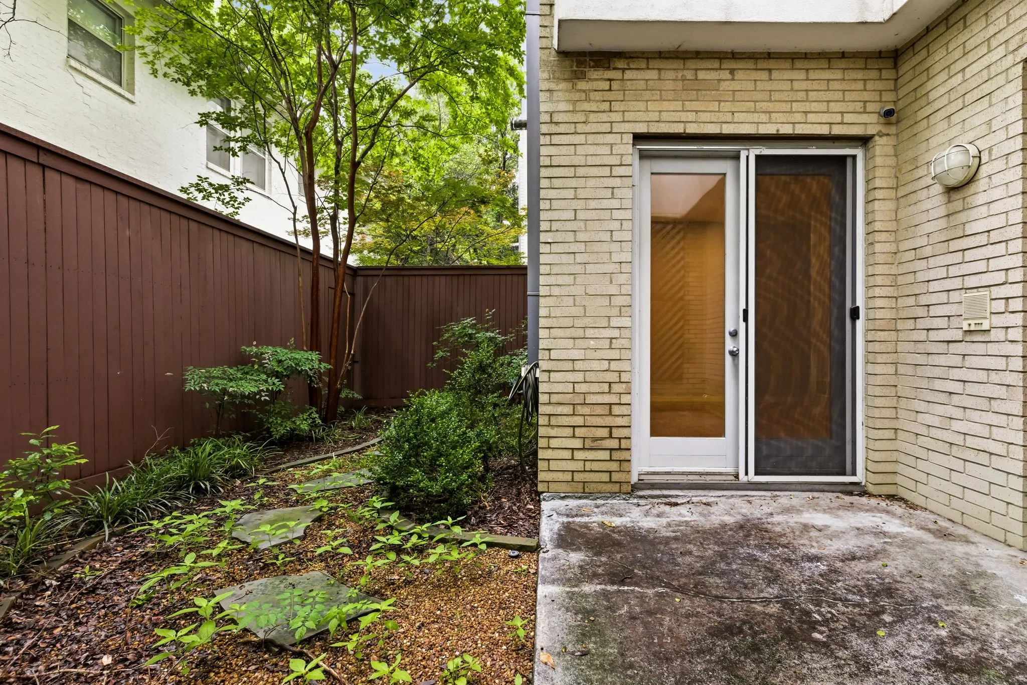 Townhouse For Sale in Dallas County , 3925 Gilbert Avenue C, Dallas, Texas 75219, 3 Bedroom, 3 Bathroom, 2 Garage spaces, 2,677 Sqft, built in 1999, Preowned, mls#21248690, Real Estate Agent in Dallas, Homes For Sale in Dallas county, Homes For Sale in Dallas, Realtor in Dallas Texas, Real Estate Brokerage Independent Realty Texas, Luminita Cordes Realtor
