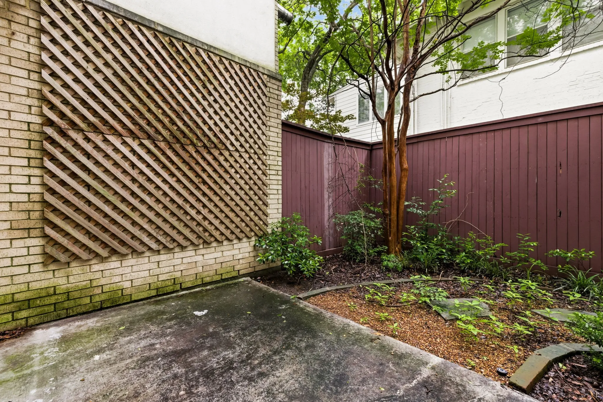 Townhouse For Sale in Dallas County , 3925 Gilbert Avenue C, Dallas, Texas 75219, 3 Bedroom, 3 Bathroom, 2 Garage spaces, 2,677 Sqft, built in 1999, Preowned, mls#21248690, Real Estate Agent in Dallas, Homes For Sale in Dallas county, Homes For Sale in Dallas, Realtor in Dallas Texas, Real Estate Brokerage Independent Realty Texas, Luminita Cordes Realtor