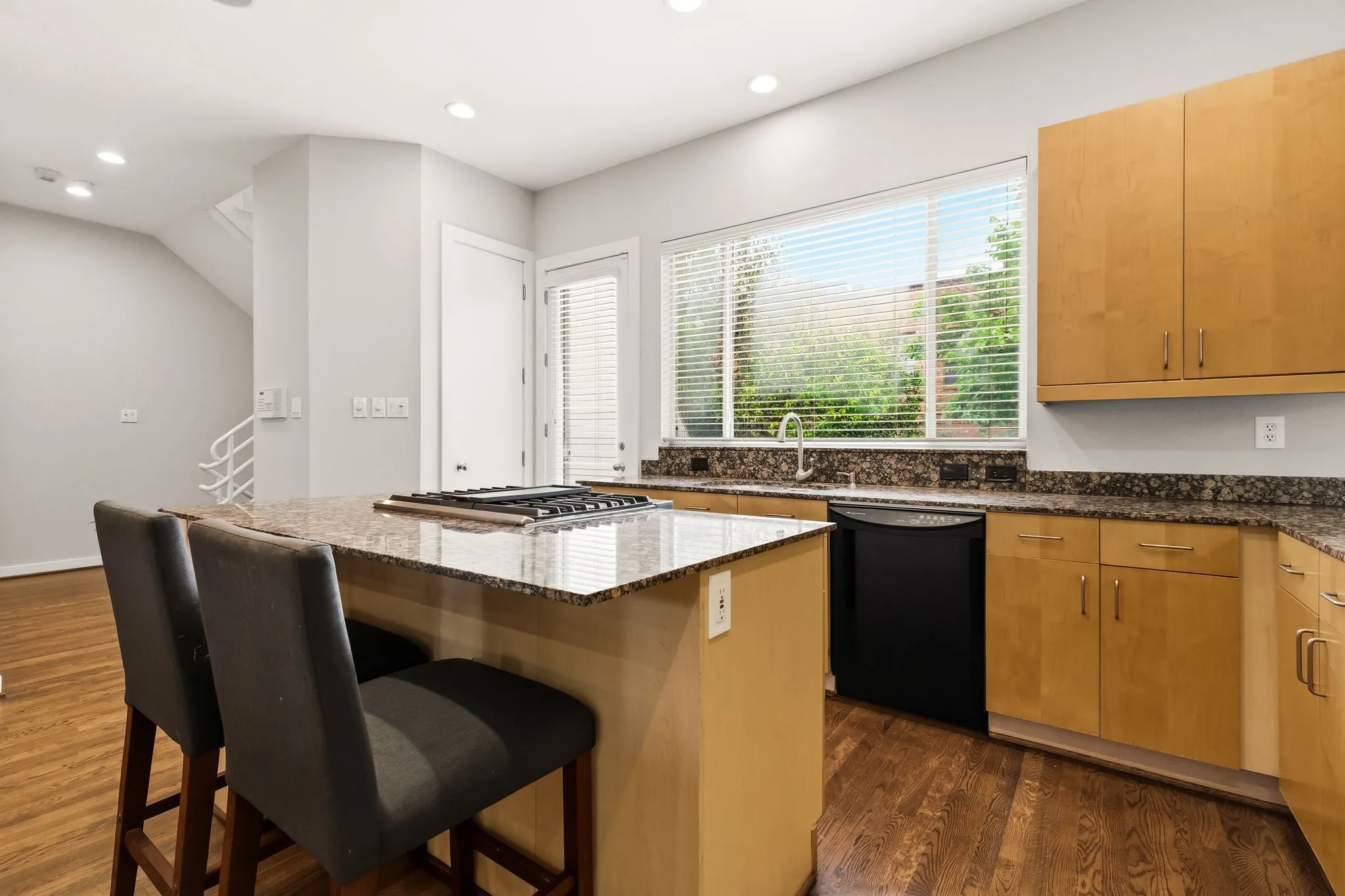 Townhouse For Sale in Dallas County , 3925 Gilbert Avenue C, Dallas, Texas 75219, 3 Bedroom, 3 Bathroom, 2 Garage spaces, 2,677 Sqft, built in 1999, Preowned, mls#21248690, Real Estate Agent in Dallas, Homes For Sale in Dallas county, Homes For Sale in Dallas, Realtor in Dallas Texas, Real Estate Brokerage Independent Realty Texas, Luminita Cordes Realtor