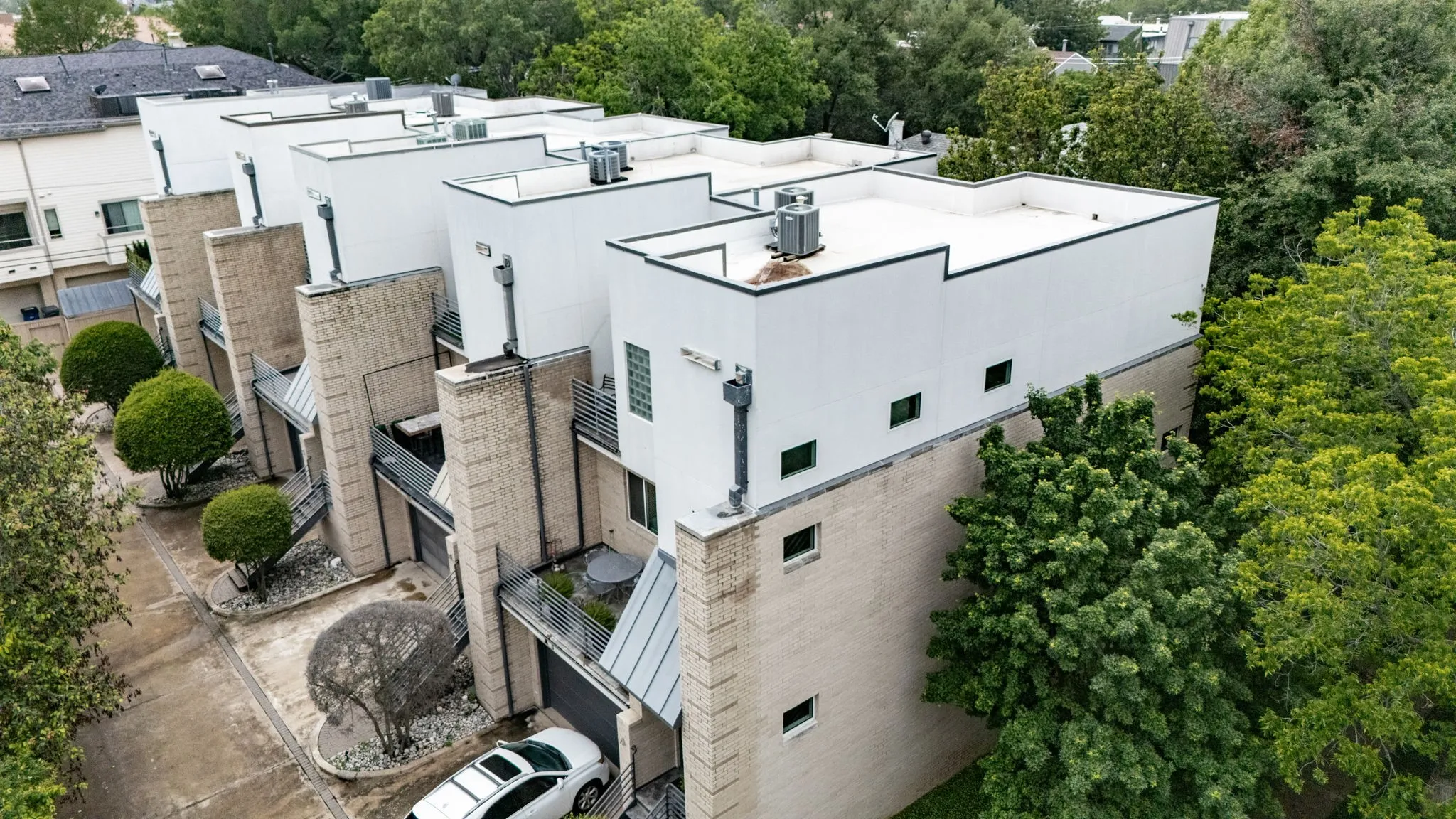 Townhouse For Sale in Dallas County , 3925 Gilbert Avenue C, Dallas, Texas 75219, 3 Bedroom, 3 Bathroom, 2 Garage spaces, 2,677 Sqft, built in 1999, Preowned, mls#21248690, Real Estate Agent in Dallas, Homes For Sale in Dallas county, Homes For Sale in Dallas, Realtor in Dallas Texas, Real Estate Brokerage Independent Realty Texas, Luminita Cordes Realtor