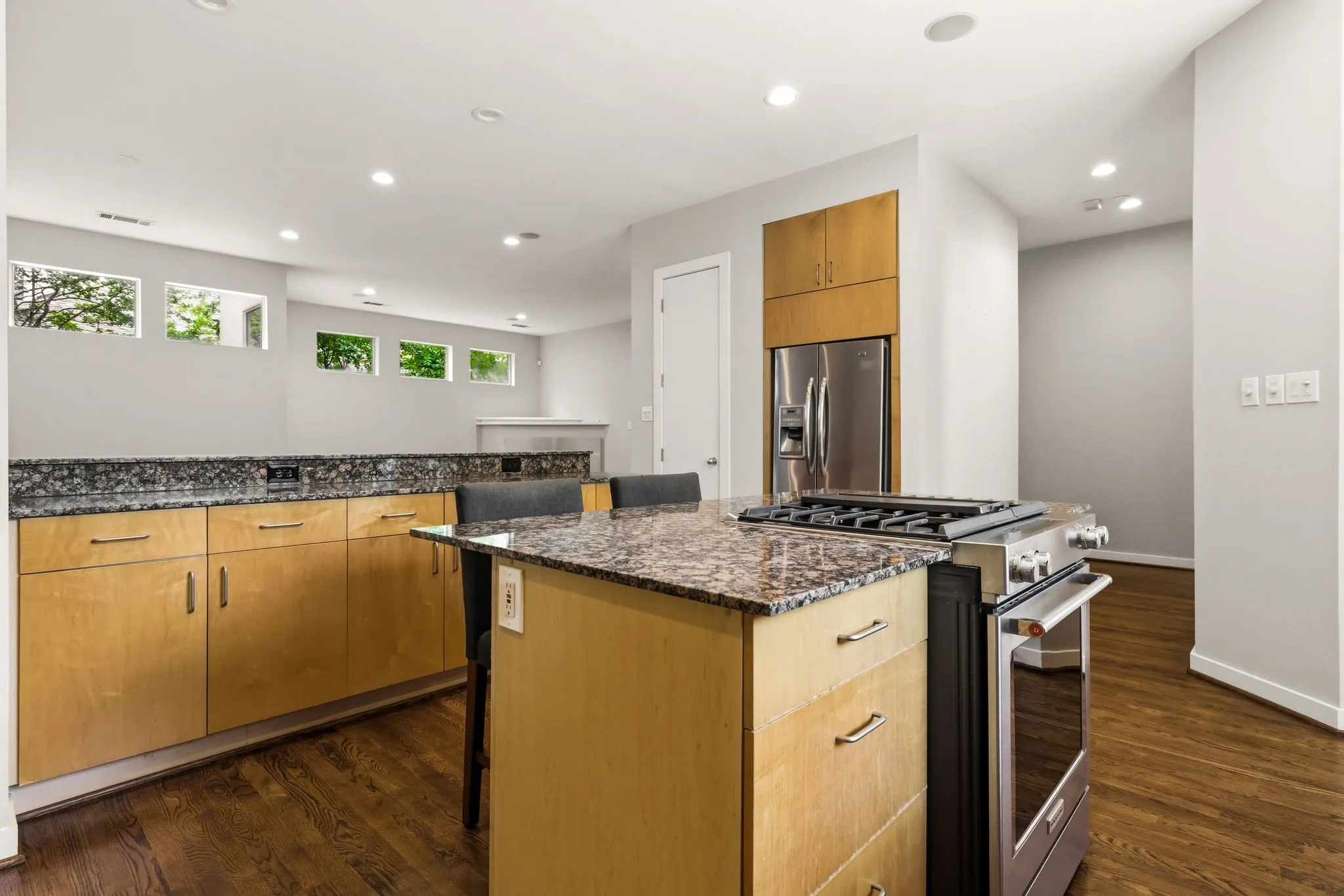Townhouse For Sale in Dallas County , 3925 Gilbert Avenue C, Dallas, Texas 75219, 3 Bedroom, 3 Bathroom, 2 Garage spaces, 2,677 Sqft, built in 1999, Preowned, mls#21248690, Real Estate Agent in Dallas, Homes For Sale in Dallas county, Homes For Sale in Dallas, Realtor in Dallas Texas, Real Estate Brokerage Independent Realty Texas, Luminita Cordes Realtor