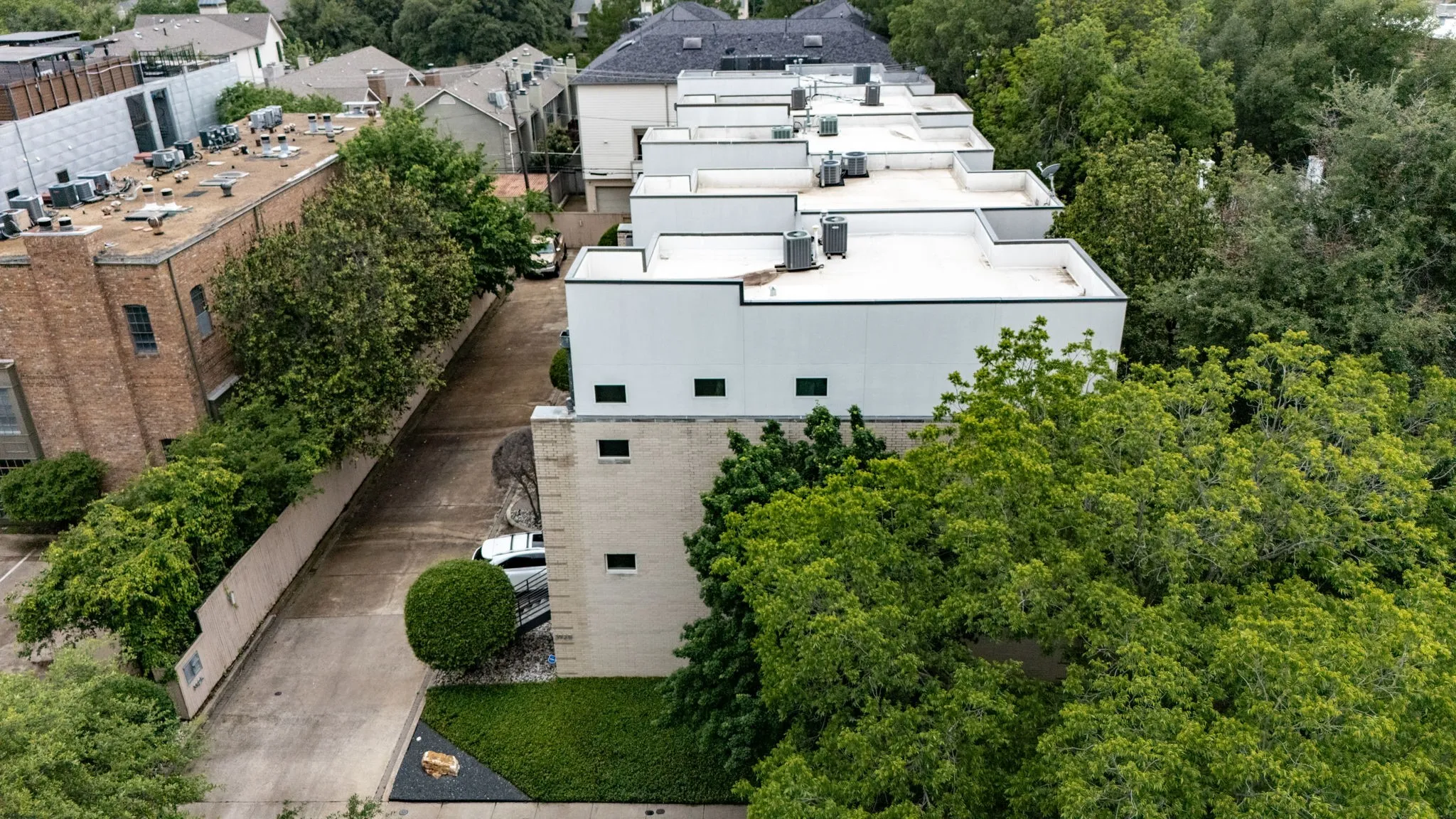 Townhouse For Sale in Dallas County , 3925 Gilbert Avenue C, Dallas, Texas 75219, 3 Bedroom, 3 Bathroom, 2 Garage spaces, 2,677 Sqft, built in 1999, Preowned, mls#21248690, Real Estate Agent in Dallas, Homes For Sale in Dallas county, Homes For Sale in Dallas, Realtor in Dallas Texas, Real Estate Brokerage Independent Realty Texas, Luminita Cordes Realtor