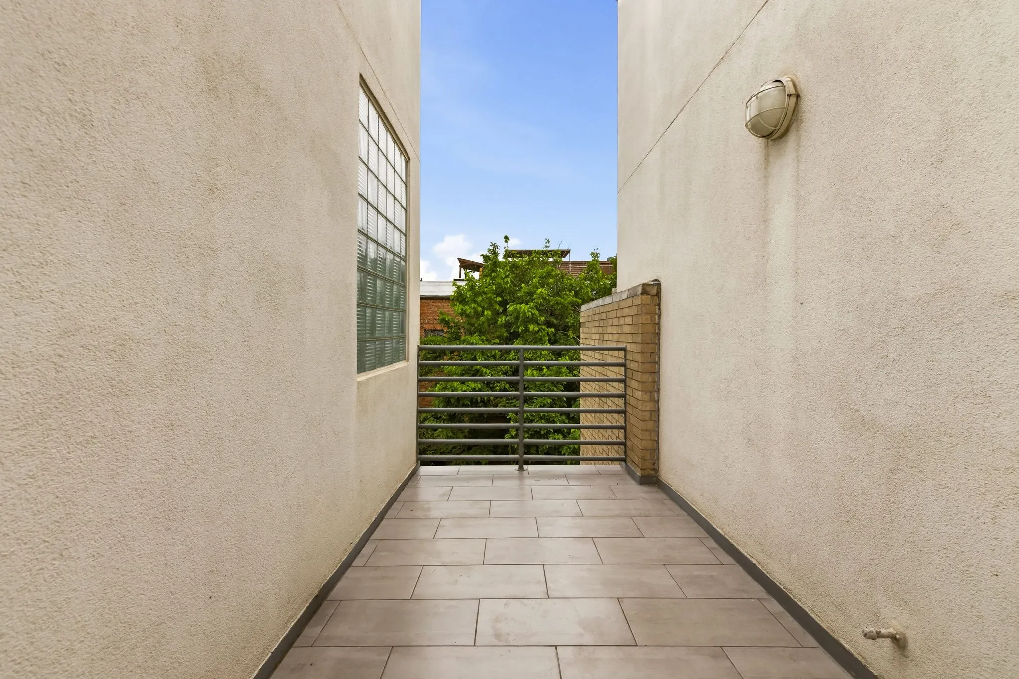 Townhouse For Sale in Dallas County , 3925 Gilbert Avenue C, Dallas, Texas 75219, 3 Bedroom, 3 Bathroom, 2 Garage spaces, 2,677 Sqft, built in 1999, Preowned, mls#21248690, Real Estate Agent in Dallas, Homes For Sale in Dallas county, Homes For Sale in Dallas, Realtor in Dallas Texas, Real Estate Brokerage Independent Realty Texas, Luminita Cordes Realtor