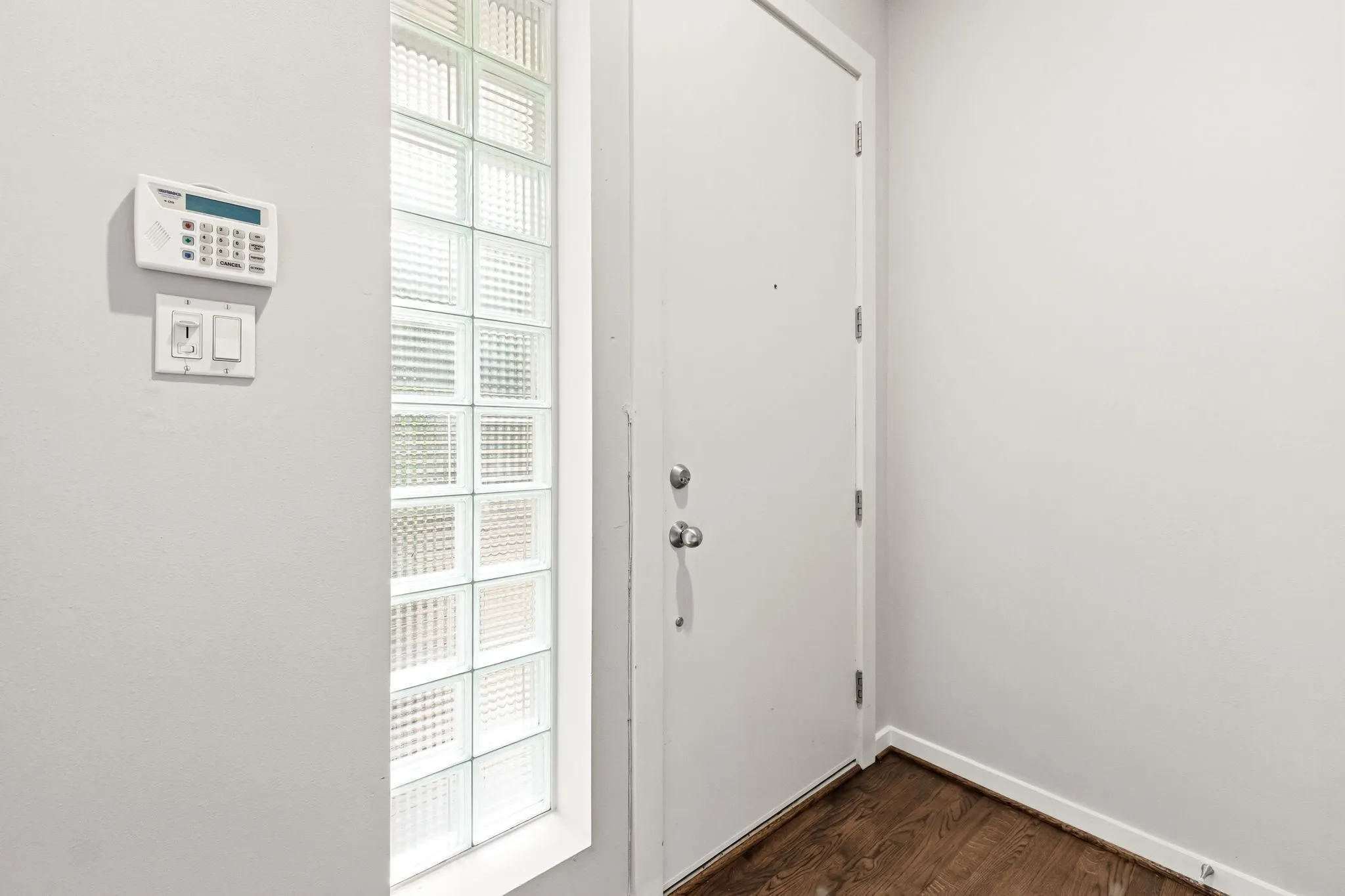 Townhouse For Sale in Dallas County , 3925 Gilbert Avenue C, Dallas, Texas 75219, 3 Bedroom, 3 Bathroom, 2 Garage spaces, 2,677 Sqft, built in 1999, Preowned, mls#21248690, Real Estate Agent in Dallas, Homes For Sale in Dallas county, Homes For Sale in Dallas, Realtor in Dallas Texas, Real Estate Brokerage Independent Realty Texas, Luminita Cordes Realtor