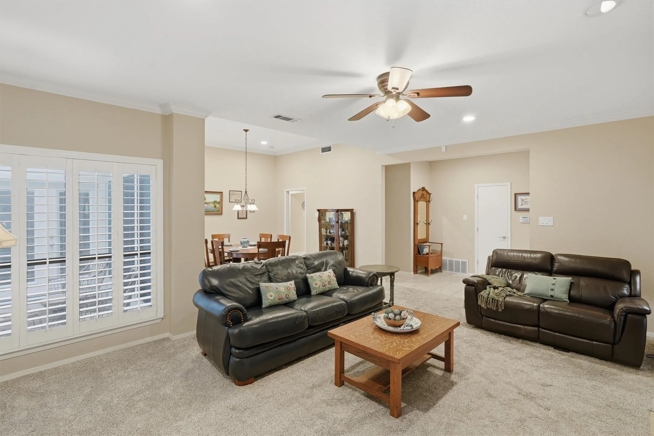 Single Family Residence For Sale in Tarrant County , 5744 Ledgestone Drive, Fort Worth, Texas 76132, 2 Bedroom, 2 Bathroom, 2 Garage spaces, 1,723 Sqft, built in 1984, mls#21247295, Real Estate Agent in Fort Worth, Homes For Sale in Tarrant county, Homes For Sale in Fort Worth, Realtor in Fort Worth Texas, Real Estate Brokerage Independent Realty Texas, Luminita Cordes Realtor