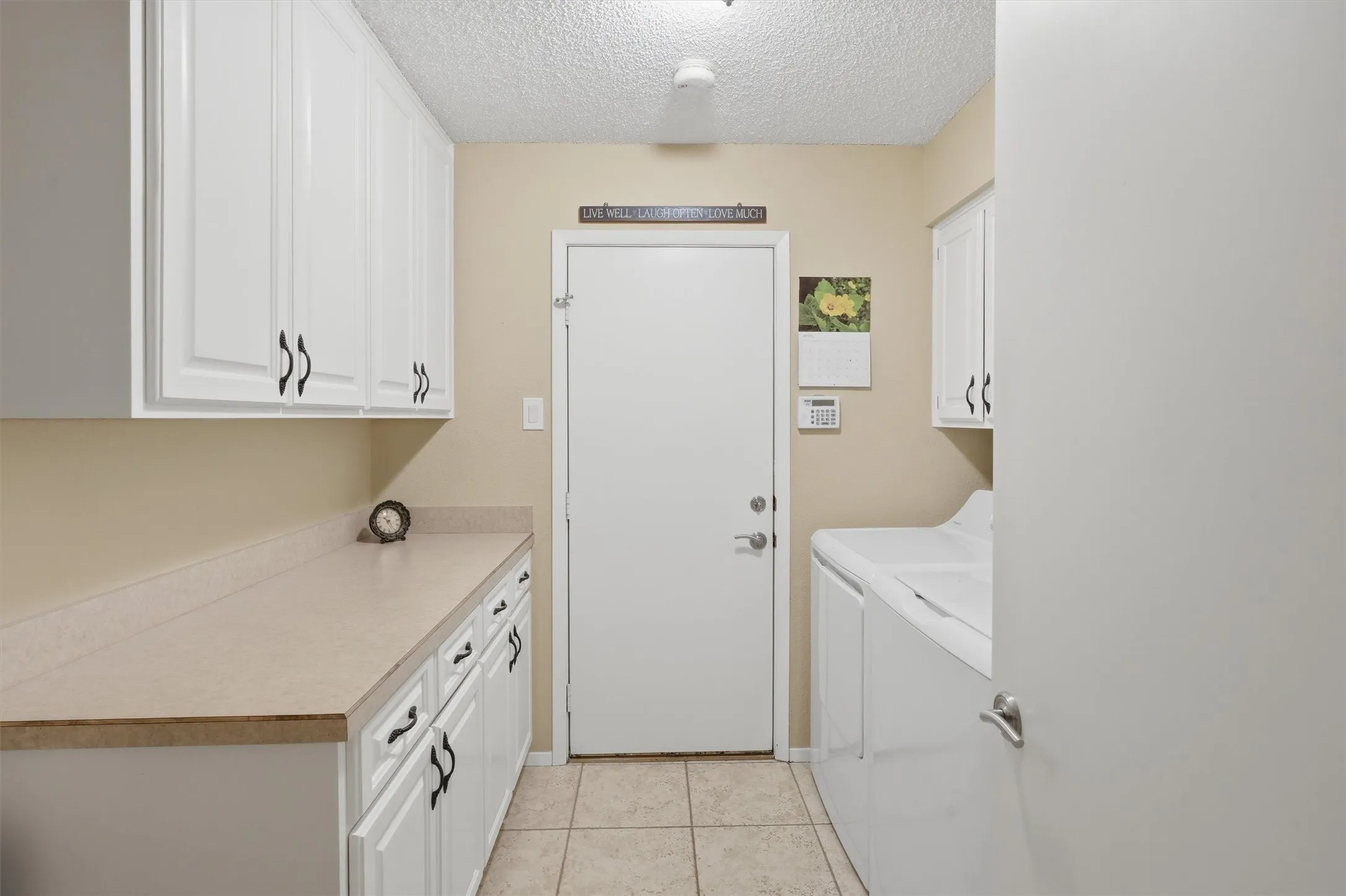 Single Family Residence For Sale in Tarrant County , 5744 Ledgestone Drive, Fort Worth, Texas 76132, 2 Bedroom, 2 Bathroom, 2 Garage spaces, 1,723 Sqft, built in 1984, mls#21247295, Real Estate Agent in Fort Worth, Homes For Sale in Tarrant county, Homes For Sale in Fort Worth, Realtor in Fort Worth Texas, Real Estate Brokerage Independent Realty Texas, Luminita Cordes Realtor