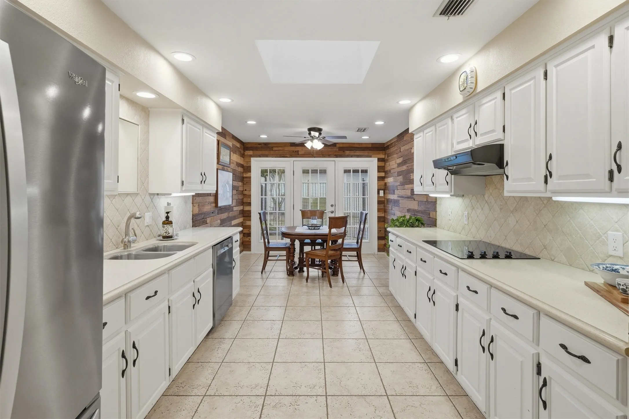 Single Family Residence For Sale in Tarrant County , 5744 Ledgestone Drive, Fort Worth, Texas 76132, 2 Bedroom, 2 Bathroom, 2 Garage spaces, 1,723 Sqft, built in 1984, mls#21247295, Real Estate Agent in Fort Worth, Homes For Sale in Tarrant county, Homes For Sale in Fort Worth, Realtor in Fort Worth Texas, Real Estate Brokerage Independent Realty Texas, Luminita Cordes Realtor
