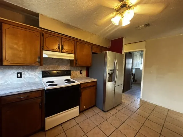 Single Family Residence For Sale in Jackson (TX) County , 122 Rosa Street, Edna, Texas 77957, 3 Bedroom, 2 Bathroom, Garage spaces, 1,128 Sqft, built in 1982, mls#21248821, Real Estate Agent in Edna, Homes For Sale in Jackson (TX) county, Homes For Sale in Edna, Realtor in Edna Texas, Real Estate Brokerage Independent Realty Texas, Luminita Cordes Realtor