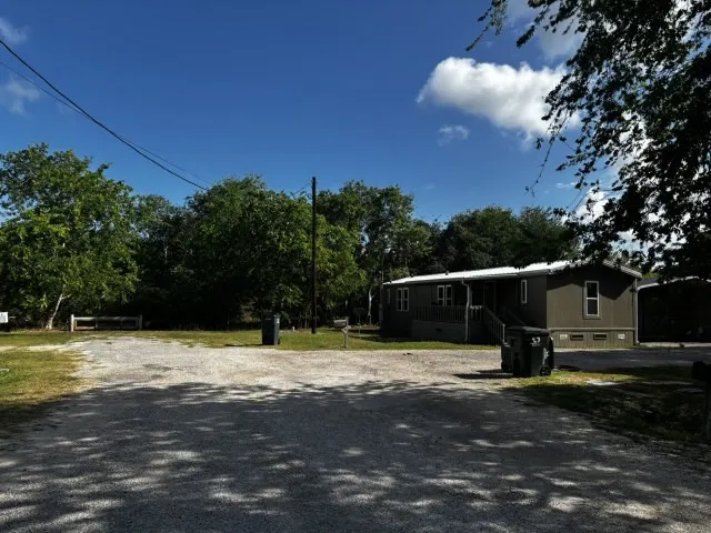 Single Family Residence For Sale in Jackson (TX) County , 122 Rosa Street, Edna, Texas 77957, 3 Bedroom, 2 Bathroom, Garage spaces, 1,128 Sqft, built in 1982, mls#21248821, Real Estate Agent in Edna, Homes For Sale in Jackson (TX) county, Homes For Sale in Edna, Realtor in Edna Texas, Real Estate Brokerage Independent Realty Texas, Luminita Cordes Realtor