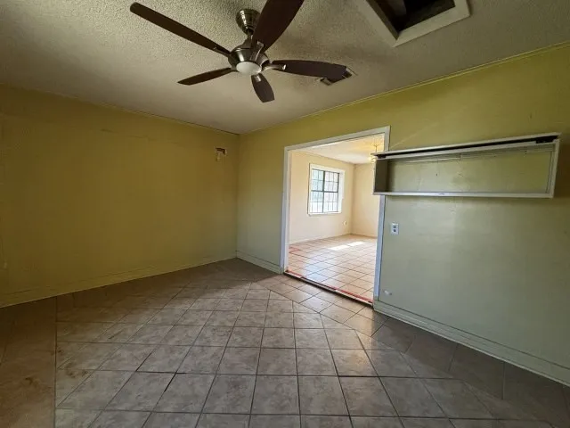 Single Family Residence For Sale in Jackson (TX) County , 122 Rosa Street, Edna, Texas 77957, 3 Bedroom, 2 Bathroom, Garage spaces, 1,128 Sqft, built in 1982, mls#21248821, Real Estate Agent in Edna, Homes For Sale in Jackson (TX) county, Homes For Sale in Edna, Realtor in Edna Texas, Real Estate Brokerage Independent Realty Texas, Luminita Cordes Realtor