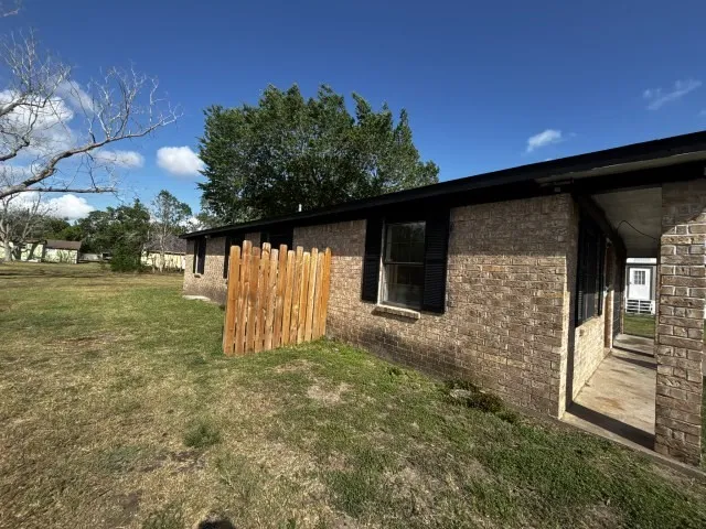 Single Family Residence For Sale in Jackson (TX) County , 122 Rosa Street, Edna, Texas 77957, 3 Bedroom, 2 Bathroom, Garage spaces, 1,128 Sqft, built in 1982, mls#21248821, Real Estate Agent in Edna, Homes For Sale in Jackson (TX) county, Homes For Sale in Edna, Realtor in Edna Texas, Real Estate Brokerage Independent Realty Texas, Luminita Cordes Realtor