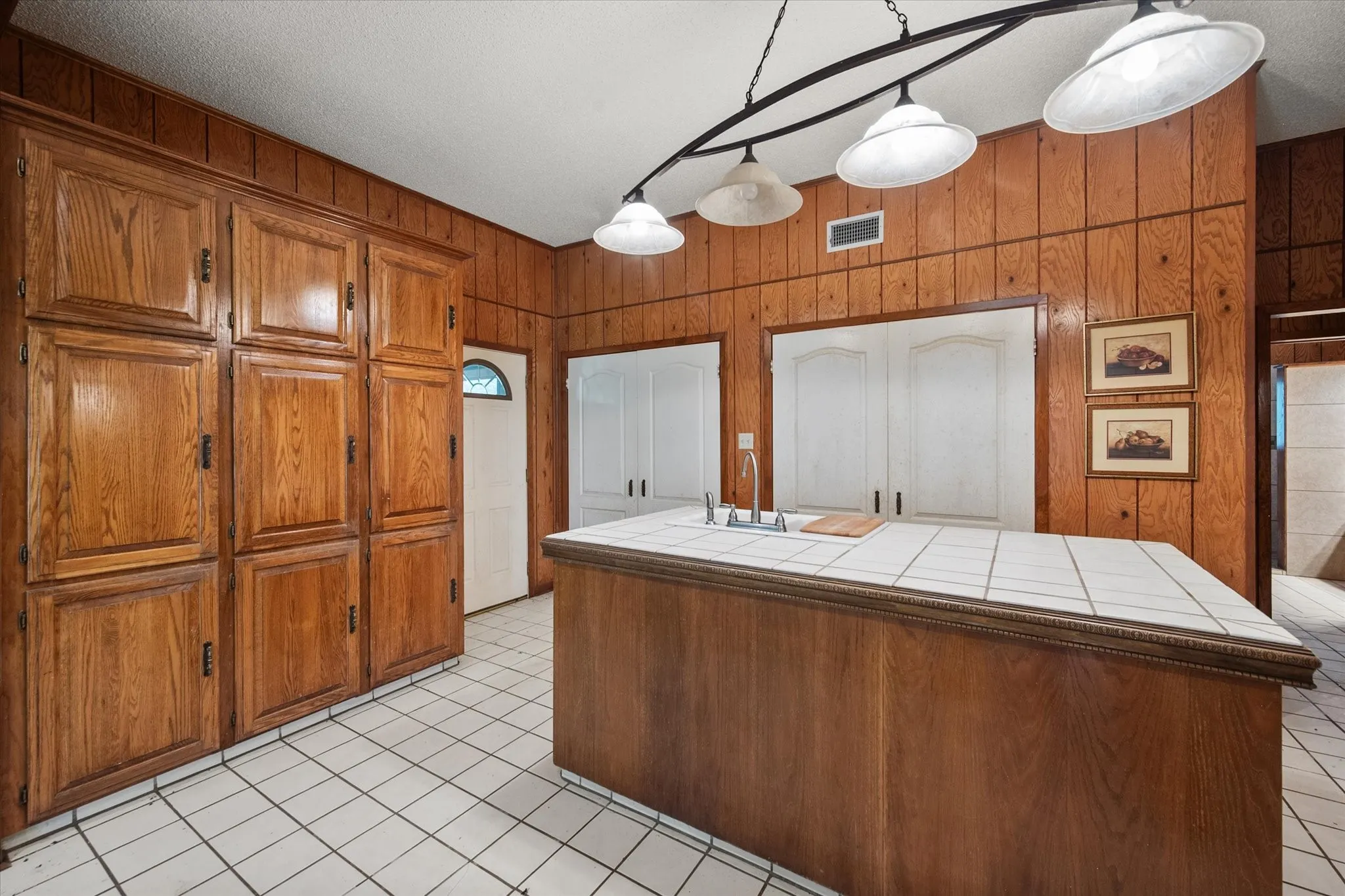 Farm For Sale in Freestone County , 103 Fcr 519, Fairfield, Texas 75840, 3 Bedroom, 3 Bathroom, 1 Garage spaces, 2,468 Sqft, built in 1987, mls#21240600, Real Estate Agent in Fairfield, Homes For Sale in Freestone county, Homes For Sale in Fairfield, Realtor in Fairfield Texas, Real Estate Brokerage Independent Realty Texas, Luminita Cordes Realtor