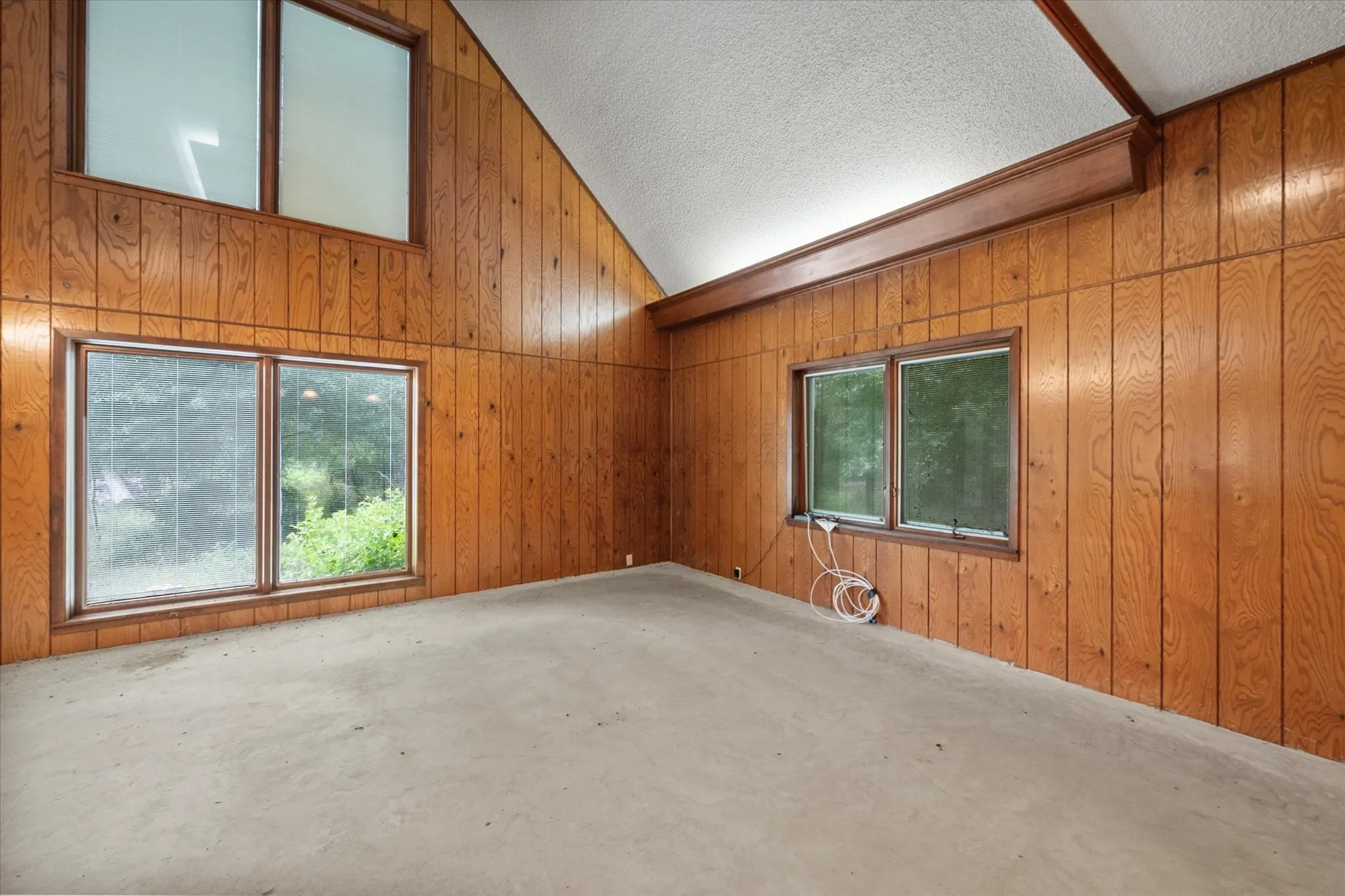 Farm For Sale in Freestone County , 103 Fcr 519, Fairfield, Texas 75840, 3 Bedroom, 3 Bathroom, 1 Garage spaces, 2,468 Sqft, built in 1987, mls#21240600, Real Estate Agent in Fairfield, Homes For Sale in Freestone county, Homes For Sale in Fairfield, Realtor in Fairfield Texas, Real Estate Brokerage Independent Realty Texas, Luminita Cordes Realtor