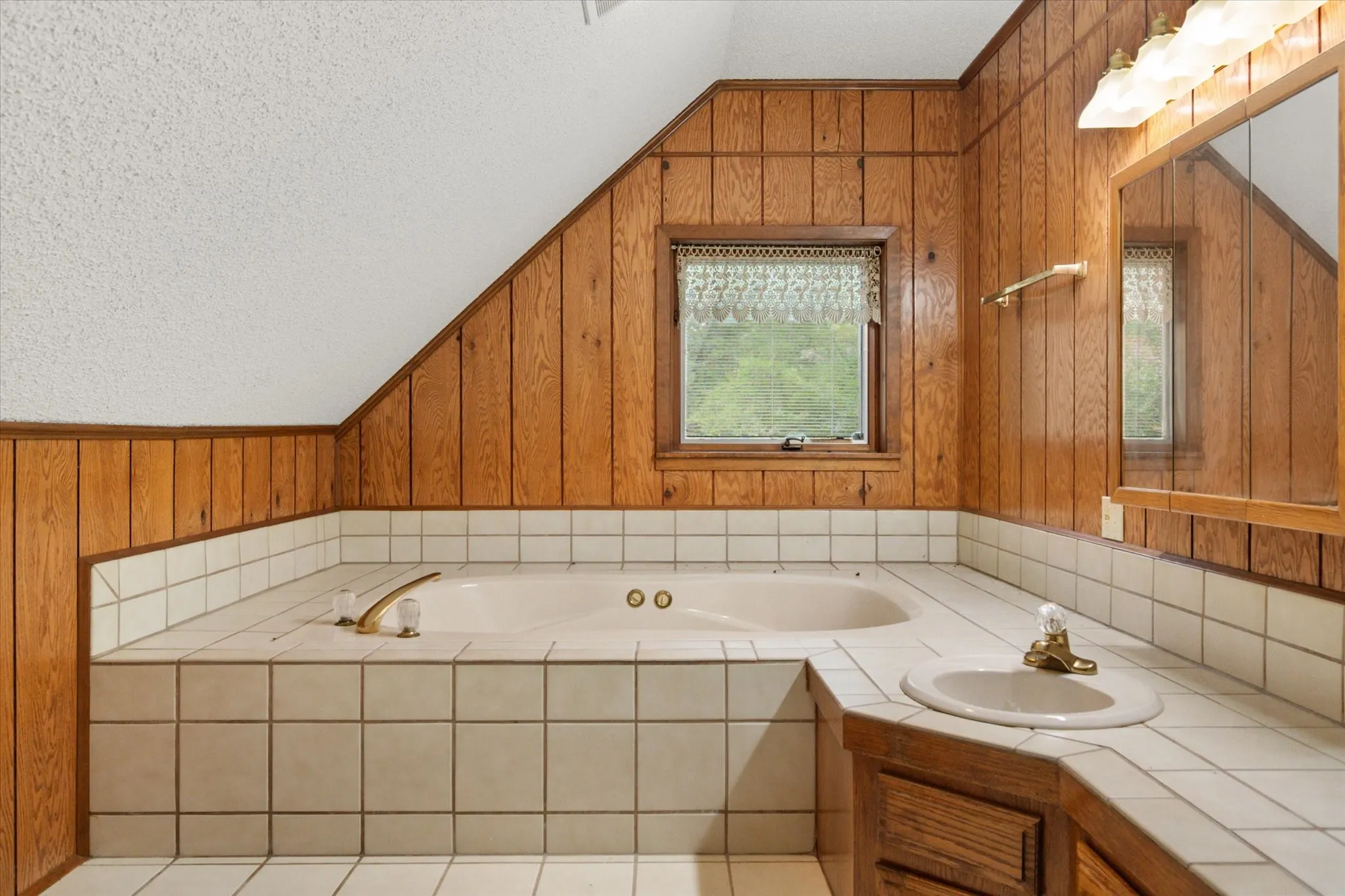 Farm For Sale in Freestone County , 103 Fcr 519, Fairfield, Texas 75840, 3 Bedroom, 3 Bathroom, 1 Garage spaces, 2,468 Sqft, built in 1987, mls#21240600, Real Estate Agent in Fairfield, Homes For Sale in Freestone county, Homes For Sale in Fairfield, Realtor in Fairfield Texas, Real Estate Brokerage Independent Realty Texas, Luminita Cordes Realtor