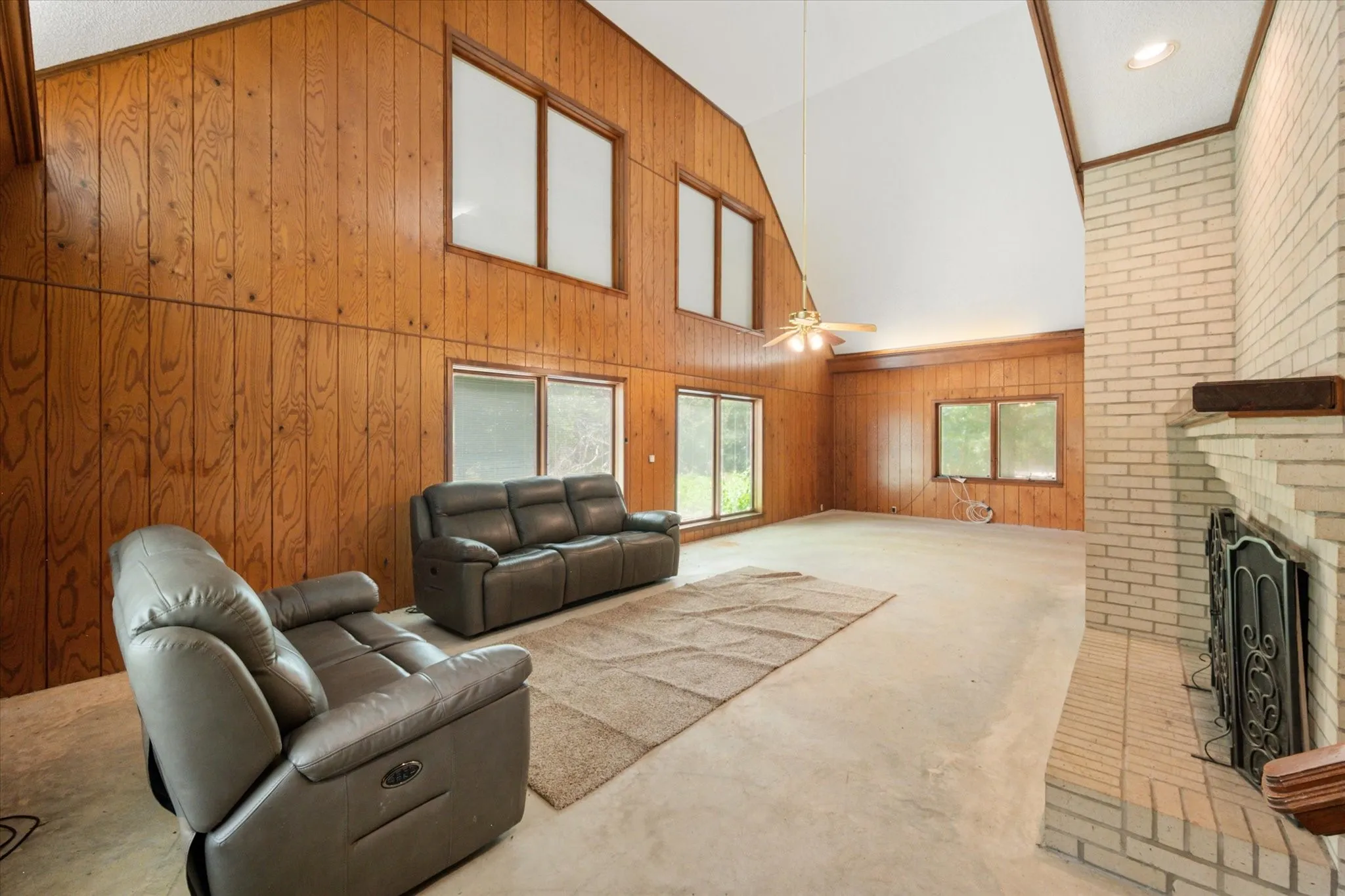 Farm For Sale in Freestone County , 103 Fcr 519, Fairfield, Texas 75840, 3 Bedroom, 3 Bathroom, 1 Garage spaces, 2,468 Sqft, built in 1987, mls#21240600, Real Estate Agent in Fairfield, Homes For Sale in Freestone county, Homes For Sale in Fairfield, Realtor in Fairfield Texas, Real Estate Brokerage Independent Realty Texas, Luminita Cordes Realtor