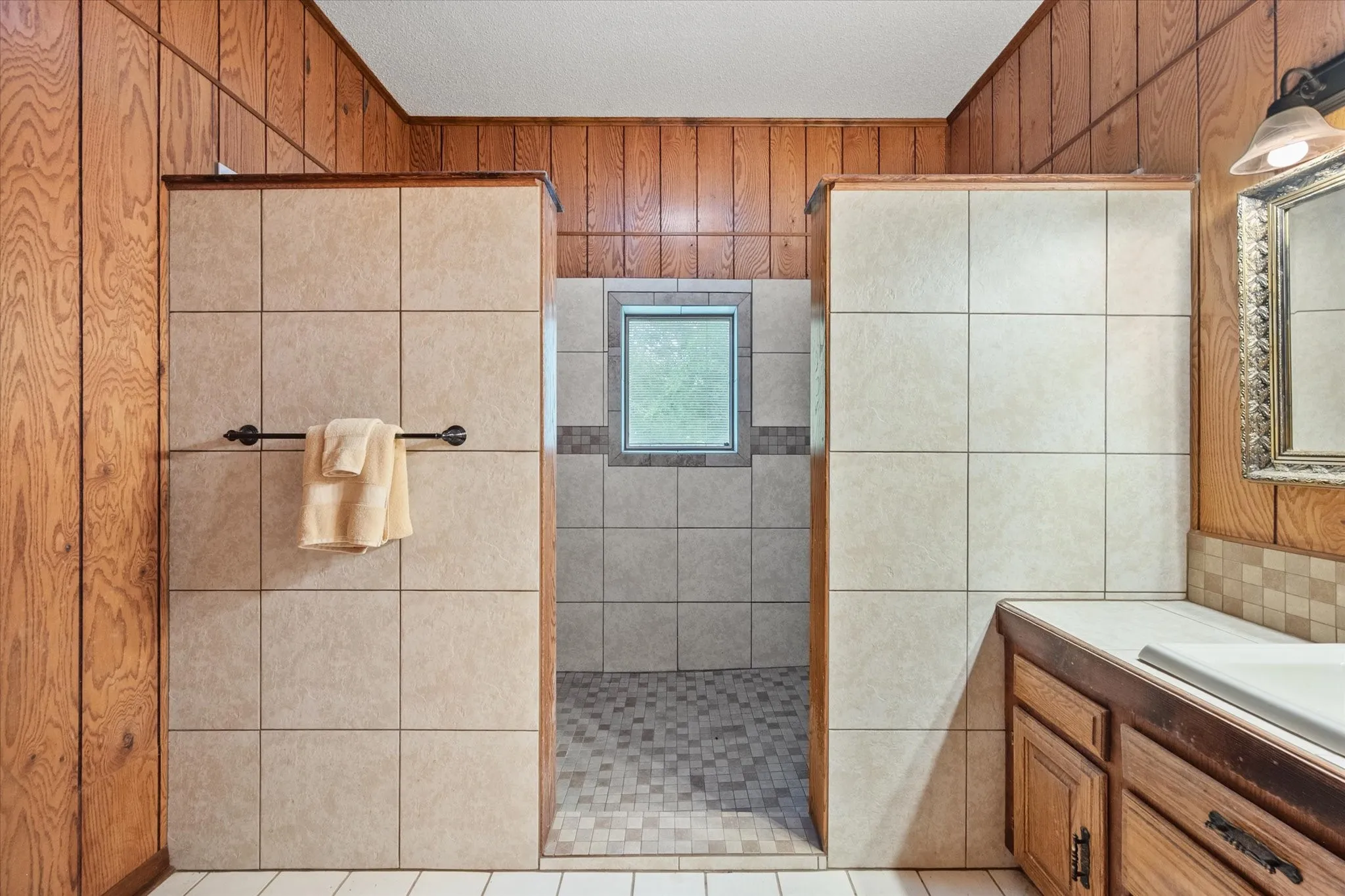 Farm For Sale in Freestone County , 103 Fcr 519, Fairfield, Texas 75840, 3 Bedroom, 3 Bathroom, 1 Garage spaces, 2,468 Sqft, built in 1987, mls#21240600, Real Estate Agent in Fairfield, Homes For Sale in Freestone county, Homes For Sale in Fairfield, Realtor in Fairfield Texas, Real Estate Brokerage Independent Realty Texas, Luminita Cordes Realtor