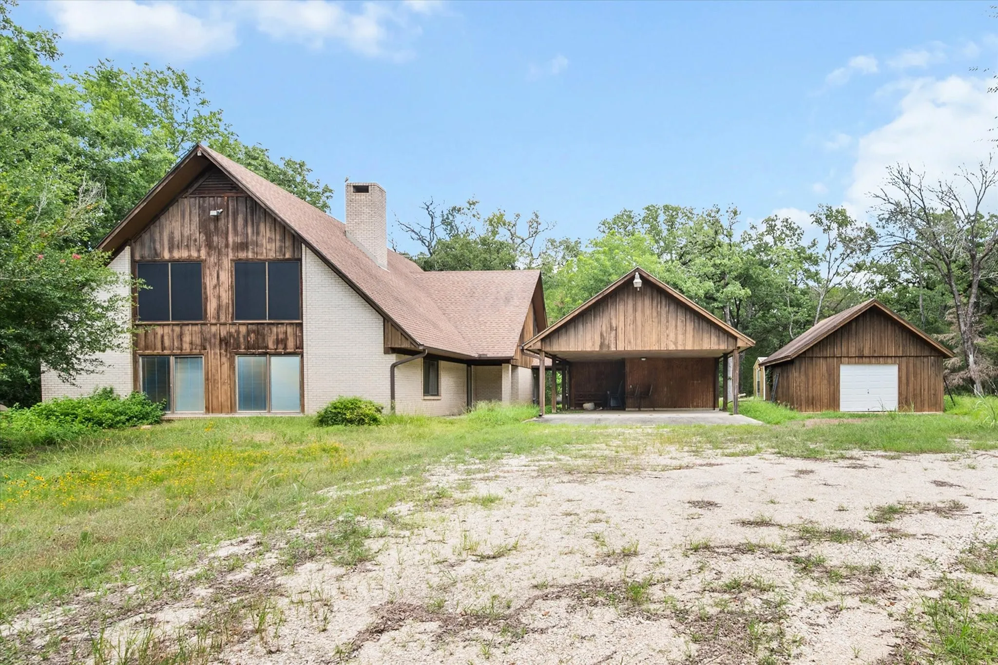 Farm For Sale in Freestone County , 103 Fcr 519, Fairfield, Texas 75840, 3 Bedroom, 3 Bathroom, 1 Garage spaces, 2,468 Sqft, built in 1987, mls#21240600, Real Estate Agent in Fairfield, Homes For Sale in Freestone county, Homes For Sale in Fairfield, Realtor in Fairfield Texas, Real Estate Brokerage Independent Realty Texas, Luminita Cordes Realtor