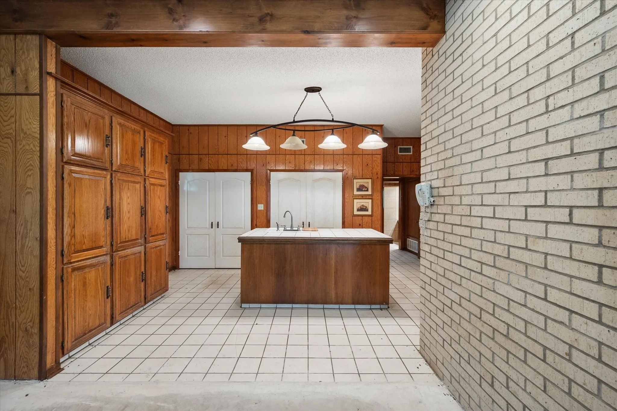 Farm For Sale in Freestone County , 103 Fcr 519, Fairfield, Texas 75840, 3 Bedroom, 3 Bathroom, 1 Garage spaces, 2,468 Sqft, built in 1987, mls#21240600, Real Estate Agent in Fairfield, Homes For Sale in Freestone county, Homes For Sale in Fairfield, Realtor in Fairfield Texas, Real Estate Brokerage Independent Realty Texas, Luminita Cordes Realtor