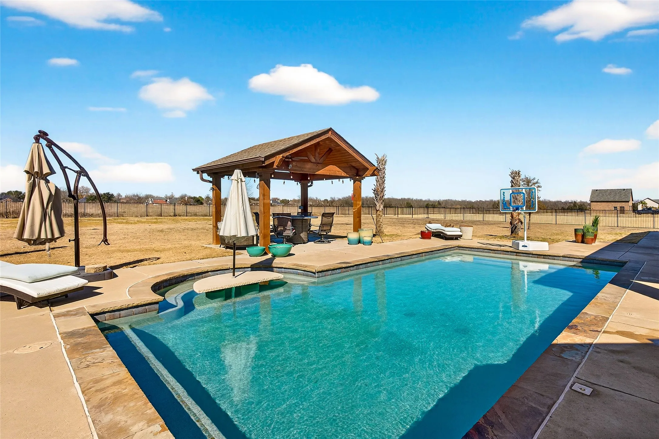 Single Family Residence For Sale in Kaufman County , 12099 Briargrove Lane, Talty, Texas 75126, 5 Bedroom, 3 Bathroom, 3 Garage spaces, 3,261 Sqft, built in 2018, Preowned, mls#21248565, Real Estate Agent in Talty, Homes For Sale in Kaufman county, Homes For Sale in Talty, Realtor in Talty Texas, Real Estate Brokerage Independent Realty Texas, Luminita Cordes Realtor