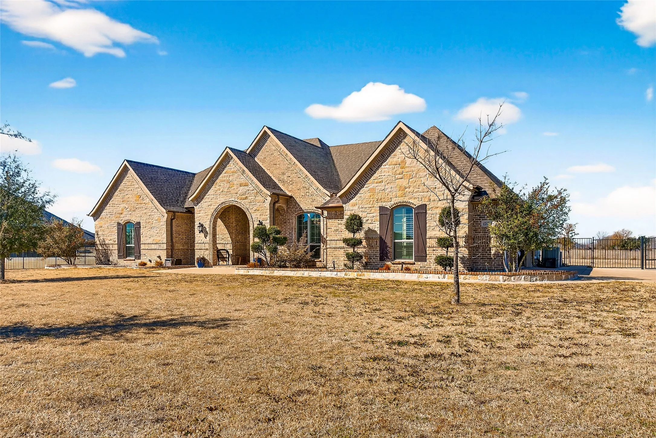 Single Family Residence For Sale in Kaufman County , 12099 Briargrove Lane, Talty, Texas 75126, 5 Bedroom, 3 Bathroom, 3 Garage spaces, 3,261 Sqft, built in 2018, Preowned, mls#21248565, Real Estate Agent in Talty, Homes For Sale in Kaufman county, Homes For Sale in Talty, Realtor in Talty Texas, Real Estate Brokerage Independent Realty Texas, Luminita Cordes Realtor