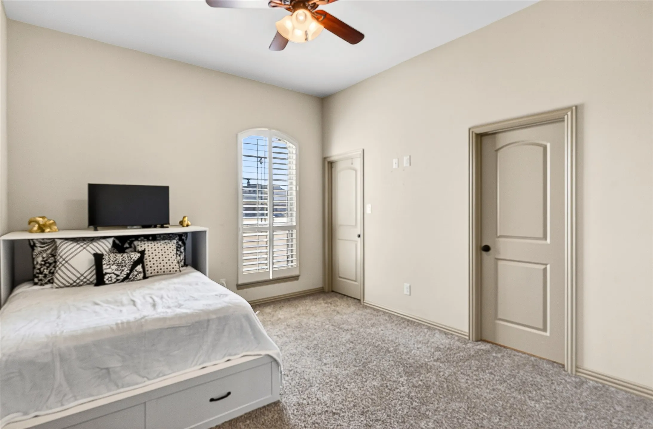 Single Family Residence For Sale in Kaufman County , 12099 Briargrove Lane, Talty, Texas 75126, 5 Bedroom, 3 Bathroom, 3 Garage spaces, 3,261 Sqft, built in 2018, Preowned, mls#21248565, Real Estate Agent in Talty, Homes For Sale in Kaufman county, Homes For Sale in Talty, Realtor in Talty Texas, Real Estate Brokerage Independent Realty Texas, Luminita Cordes Realtor