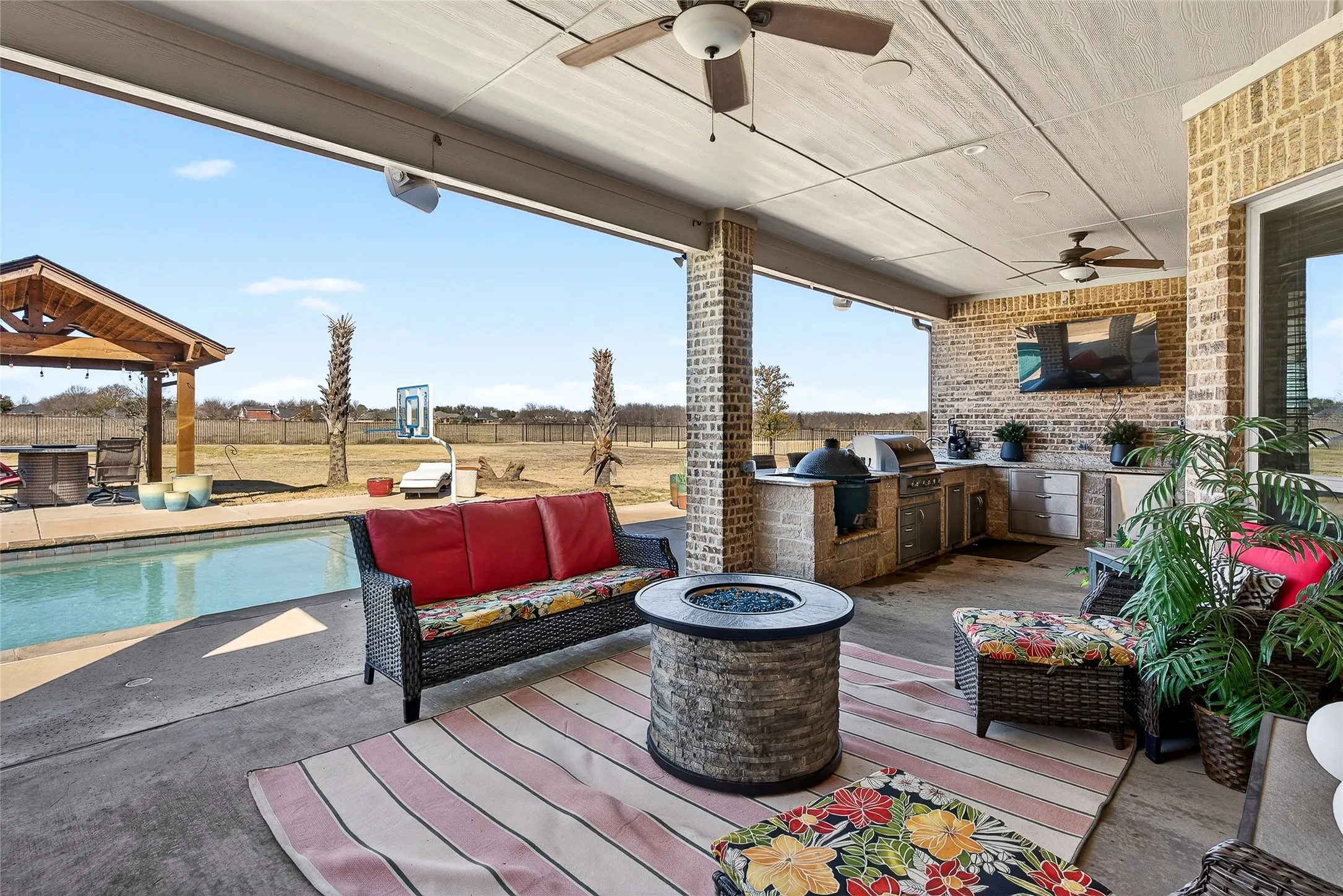 Single Family Residence For Sale in Kaufman County , 12099 Briargrove Lane, Talty, Texas 75126, 5 Bedroom, 3 Bathroom, 3 Garage spaces, 3,261 Sqft, built in 2018, Preowned, mls#21248565, Real Estate Agent in Talty, Homes For Sale in Kaufman county, Homes For Sale in Talty, Realtor in Talty Texas, Real Estate Brokerage Independent Realty Texas, Luminita Cordes Realtor