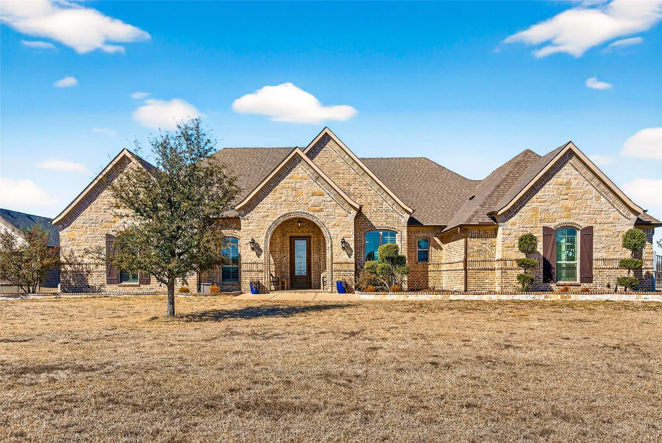 Single Family Residence For Sale in Kaufman County , 12099 Briargrove Lane, Talty, Texas 75126, 5 Bedroom, 3 Bathroom, 3 Garage spaces, 3,261 Sqft, built in 2018, Preowned, mls#21248565, Real Estate Agent in Talty, Homes For Sale in Kaufman county, Homes For Sale in Talty, Realtor in Talty Texas, Real Estate Brokerage Independent Realty Texas, Luminita Cordes Realtor