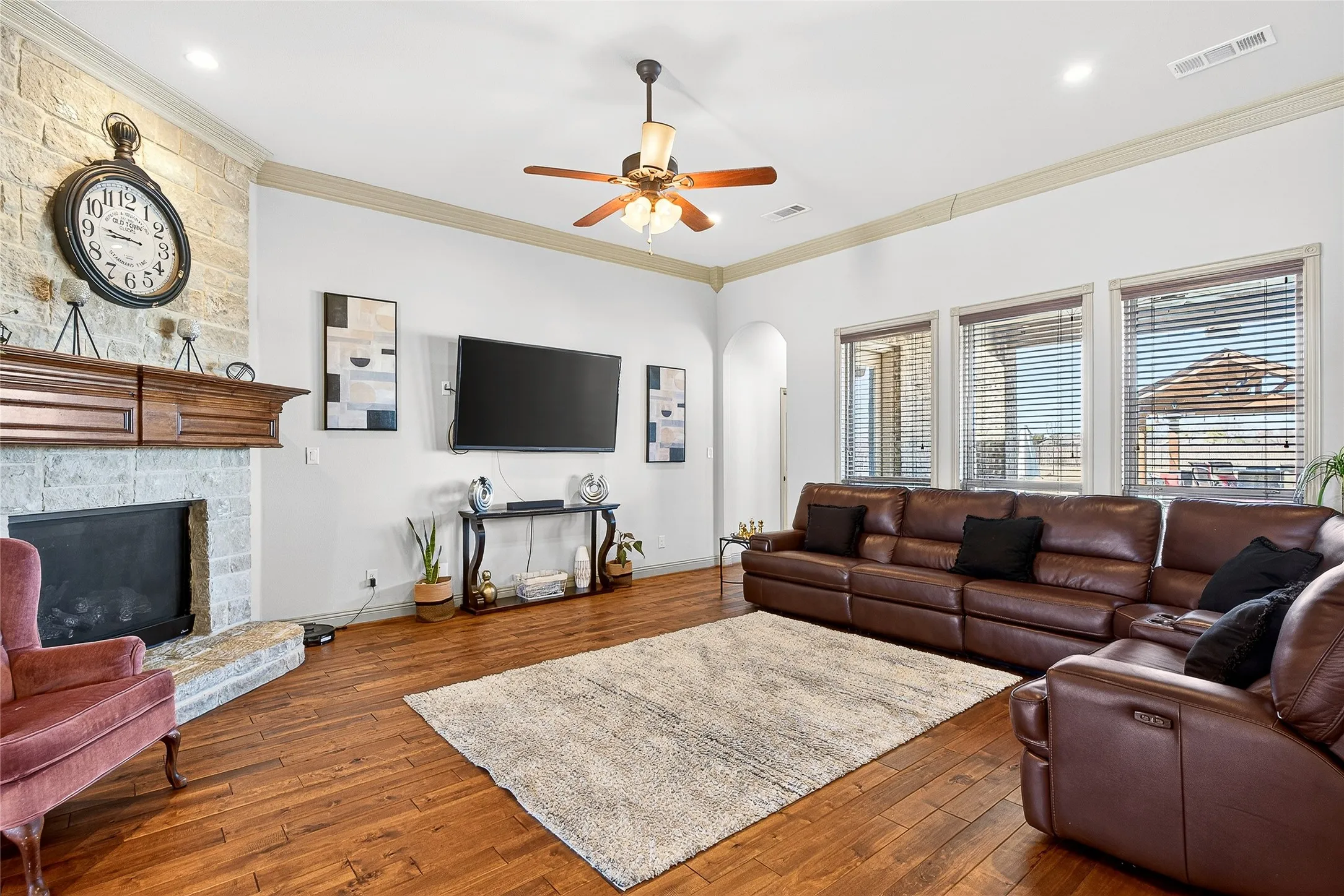 Single Family Residence For Sale in Kaufman County , 12099 Briargrove Lane, Talty, Texas 75126, 5 Bedroom, 3 Bathroom, 3 Garage spaces, 3,261 Sqft, built in 2018, Preowned, mls#21248565, Real Estate Agent in Talty, Homes For Sale in Kaufman county, Homes For Sale in Talty, Realtor in Talty Texas, Real Estate Brokerage Independent Realty Texas, Luminita Cordes Realtor