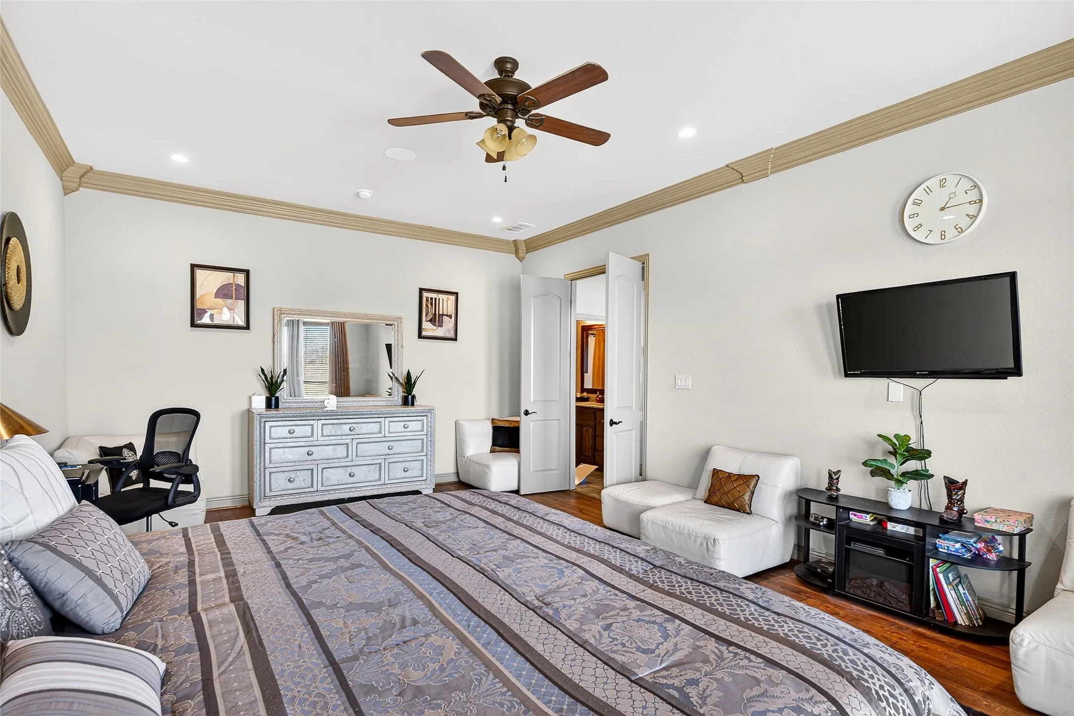 Single Family Residence For Sale in Kaufman County , 12099 Briargrove Lane, Talty, Texas 75126, 5 Bedroom, 3 Bathroom, 3 Garage spaces, 3,261 Sqft, built in 2018, Preowned, mls#21248565, Real Estate Agent in Talty, Homes For Sale in Kaufman county, Homes For Sale in Talty, Realtor in Talty Texas, Real Estate Brokerage Independent Realty Texas, Luminita Cordes Realtor