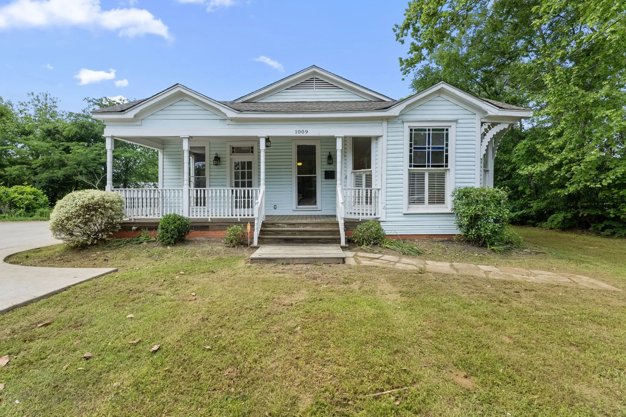 Office For Sale in Wood County , 1009 N Pacific Street, Mineola, Texas 75773, 0, 0, Garage spaces, 0 Sqft, built in 1930, Preowned, mls#21247203, Real Estate Agent in Mineola, Homes For Sale in Wood county, Homes For Sale in Mineola, Realtor in Mineola Texas, Real Estate Brokerage Independent Realty Texas, Luminita Cordes Realtor