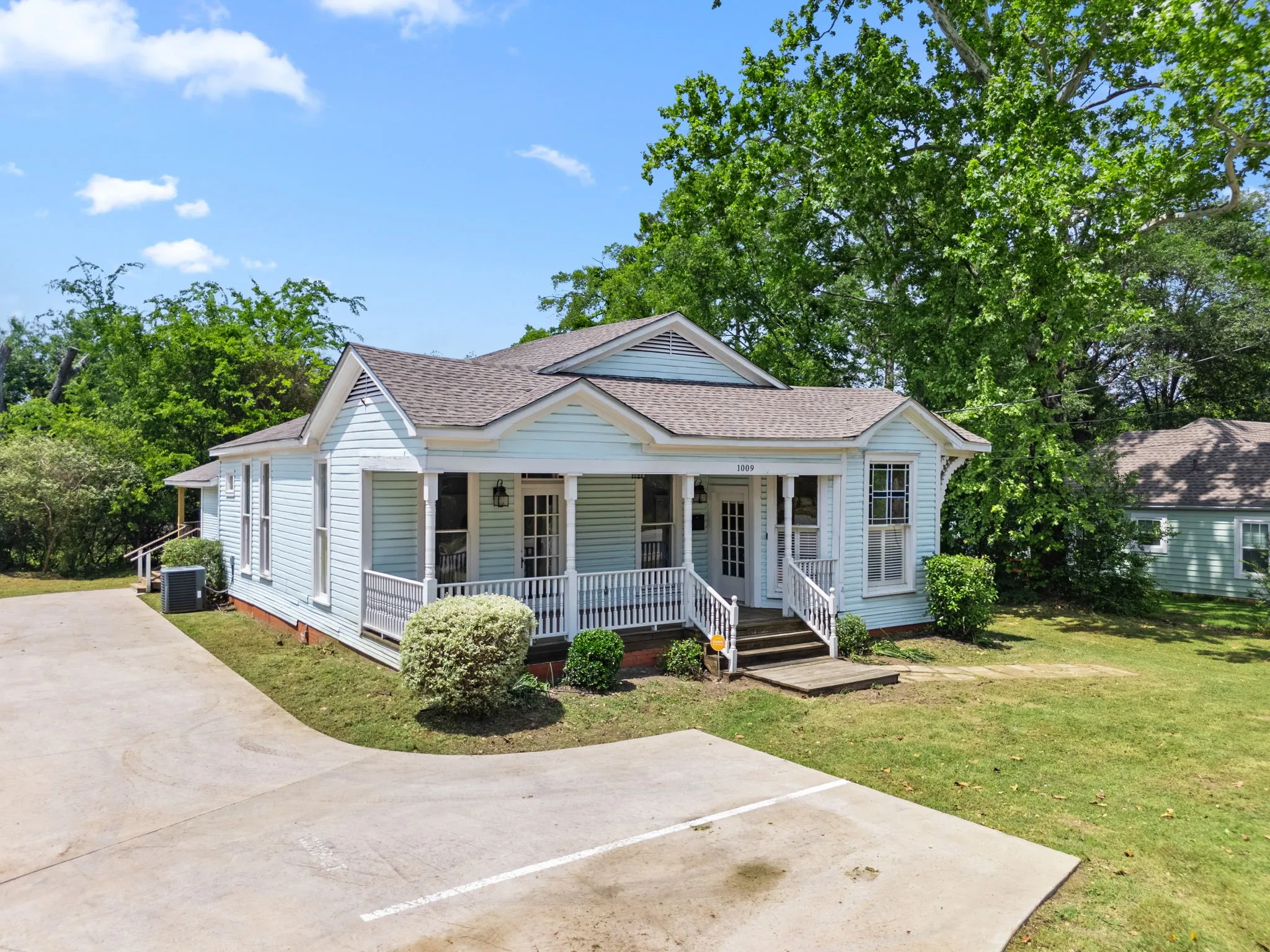 Office For Sale in Wood County , 1009 N Pacific Street, Mineola, Texas 75773, 0, 0, Garage spaces, 0 Sqft, built in 1930, Preowned, mls#21247203, Real Estate Agent in Mineola, Homes For Sale in Wood county, Homes For Sale in Mineola, Realtor in Mineola Texas, Real Estate Brokerage Independent Realty Texas, Luminita Cordes Realtor