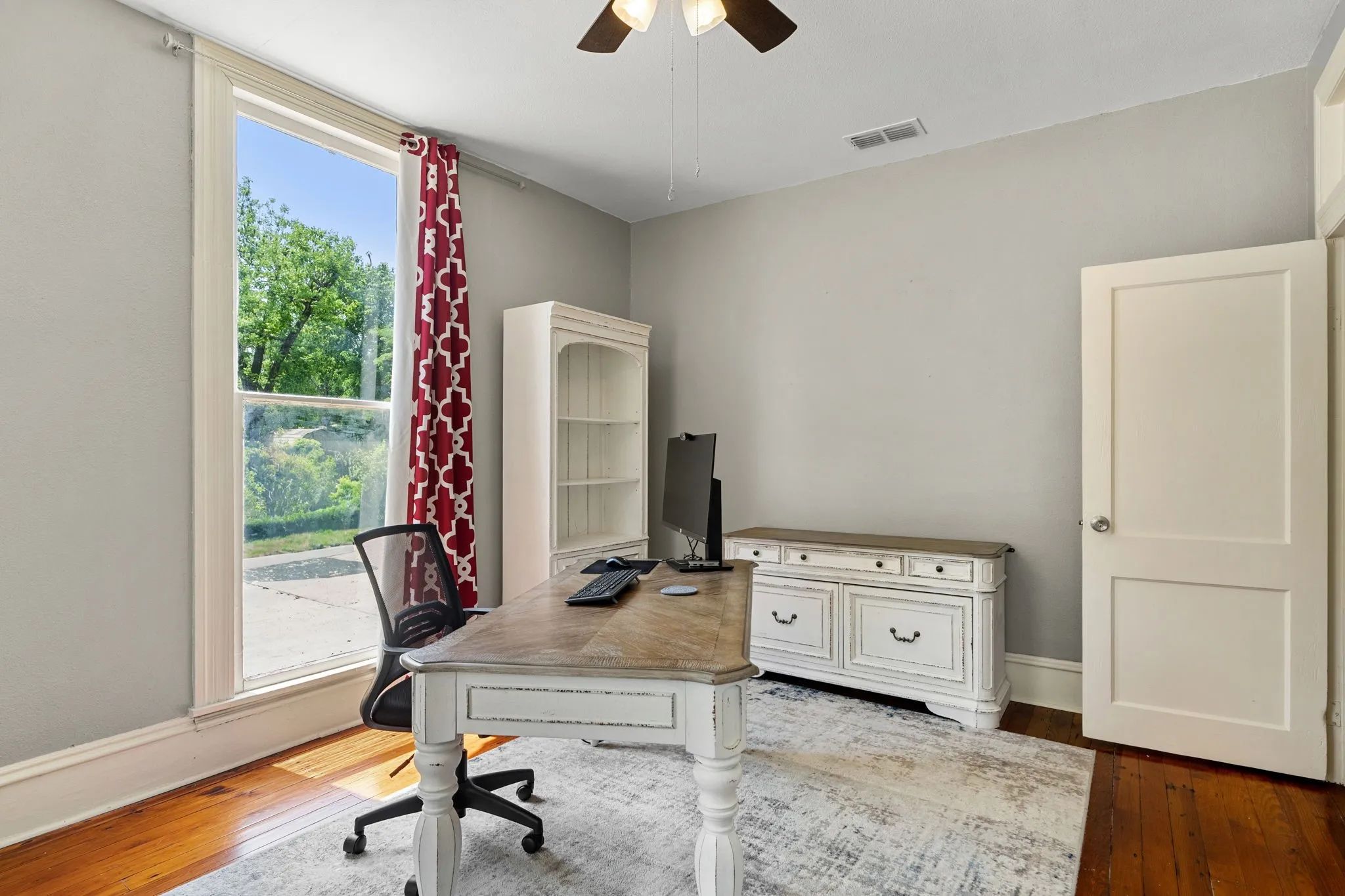 Office For Sale in Wood County , 1009 N Pacific Street, Mineola, Texas 75773, 0, 0, Garage spaces, 0 Sqft, built in 1930, Preowned, mls#21247203, Real Estate Agent in Mineola, Homes For Sale in Wood county, Homes For Sale in Mineola, Realtor in Mineola Texas, Real Estate Brokerage Independent Realty Texas, Luminita Cordes Realtor