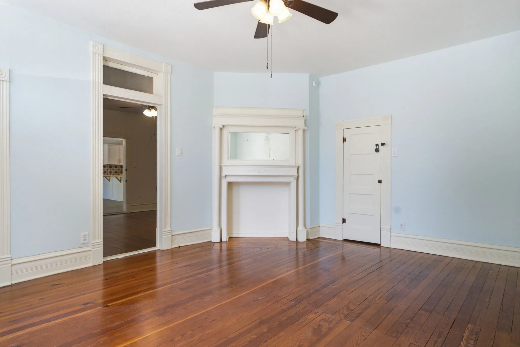 Single Family Residence For Sale in Wood County , 1009 N Pacific, Mineola, Texas 75773, 4 Bedroom, 3 Bathroom, 2 Garage spaces, 2,229 Sqft, built in 1930, Preowned, mls#21247157, Real Estate Agent in Mineola, Homes For Sale in Wood county, Homes For Sale in Mineola, Realtor in Mineola Texas, Real Estate Brokerage Independent Realty Texas, Luminita Cordes Realtor