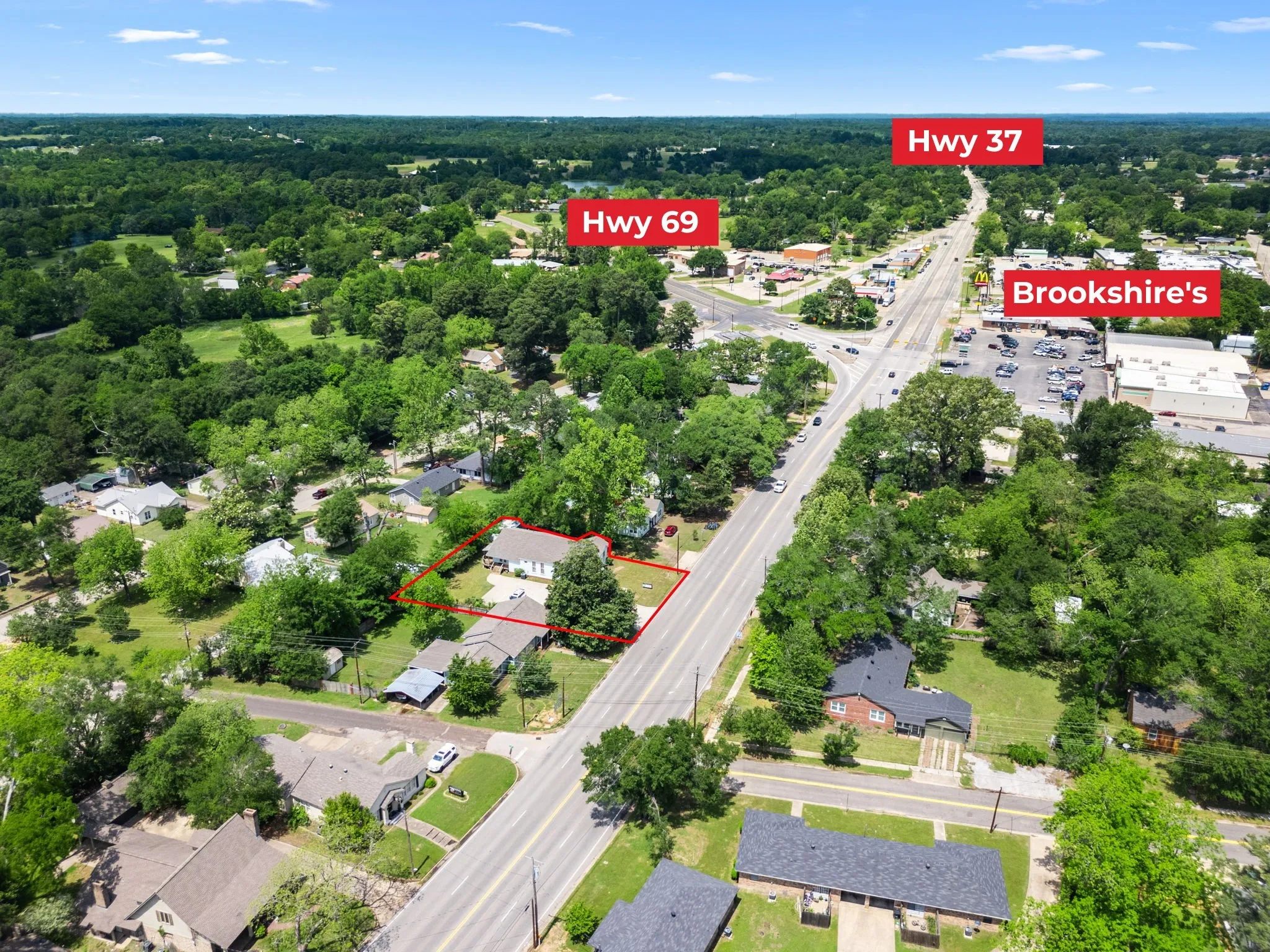 Single Family Residence For Sale in Wood County , 1009 N Pacific, Mineola, Texas 75773, 4 Bedroom, 3 Bathroom, 2 Garage spaces, 2,229 Sqft, built in 1930, Preowned, mls#21247157, Real Estate Agent in Mineola, Homes For Sale in Wood county, Homes For Sale in Mineola, Realtor in Mineola Texas, Real Estate Brokerage Independent Realty Texas, Luminita Cordes Realtor