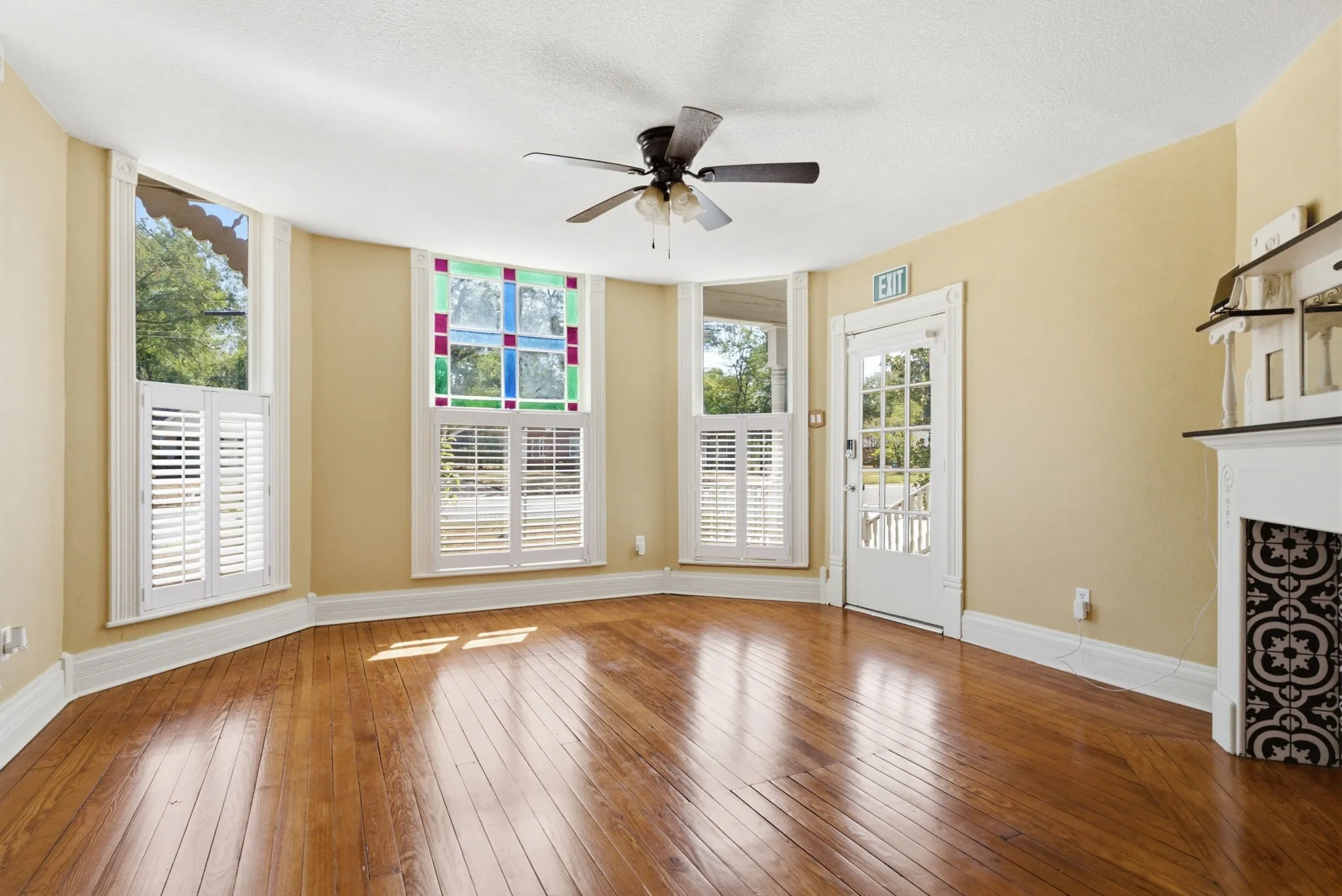 Single Family Residence For Sale in Wood County , 1009 N Pacific, Mineola, Texas 75773, 4 Bedroom, 3 Bathroom, 2 Garage spaces, 2,229 Sqft, built in 1930, Preowned, mls#21247157, Real Estate Agent in Mineola, Homes For Sale in Wood county, Homes For Sale in Mineola, Realtor in Mineola Texas, Real Estate Brokerage Independent Realty Texas, Luminita Cordes Realtor