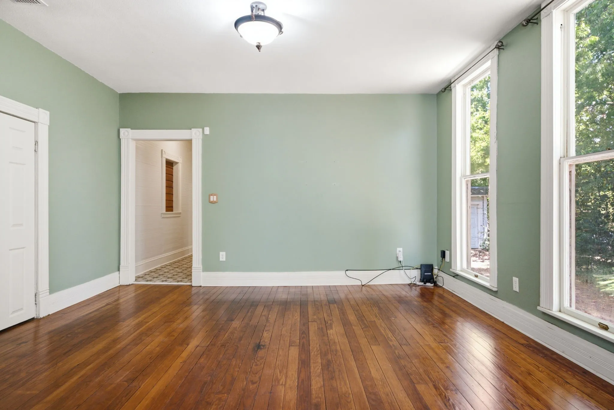Single Family Residence For Sale in Wood County , 1009 N Pacific, Mineola, Texas 75773, 4 Bedroom, 3 Bathroom, 2 Garage spaces, 2,229 Sqft, built in 1930, Preowned, mls#21247157, Real Estate Agent in Mineola, Homes For Sale in Wood county, Homes For Sale in Mineola, Realtor in Mineola Texas, Real Estate Brokerage Independent Realty Texas, Luminita Cordes Realtor