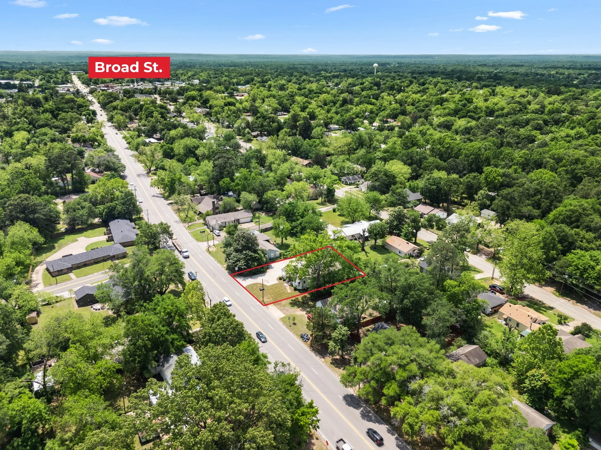 Single Family Residence For Sale in Wood County , 1009 N Pacific, Mineola, Texas 75773, 4 Bedroom, 3 Bathroom, 2 Garage spaces, 2,229 Sqft, built in 1930, Preowned, mls#21247157, Real Estate Agent in Mineola, Homes For Sale in Wood county, Homes For Sale in Mineola, Realtor in Mineola Texas, Real Estate Brokerage Independent Realty Texas, Luminita Cordes Realtor