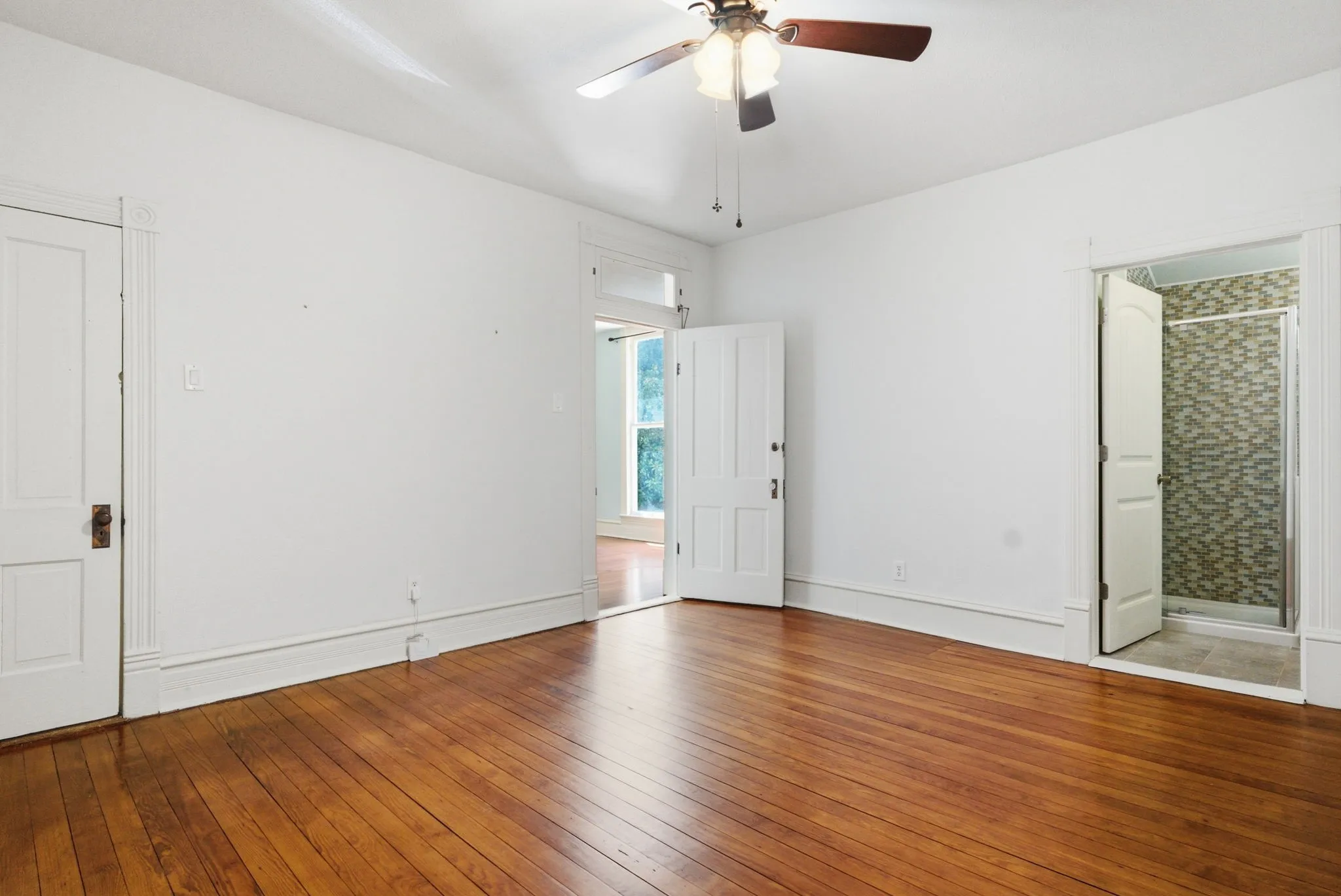 Single Family Residence For Sale in Wood County , 1009 N Pacific, Mineola, Texas 75773, 4 Bedroom, 3 Bathroom, 2 Garage spaces, 2,229 Sqft, built in 1930, Preowned, mls#21247157, Real Estate Agent in Mineola, Homes For Sale in Wood county, Homes For Sale in Mineola, Realtor in Mineola Texas, Real Estate Brokerage Independent Realty Texas, Luminita Cordes Realtor