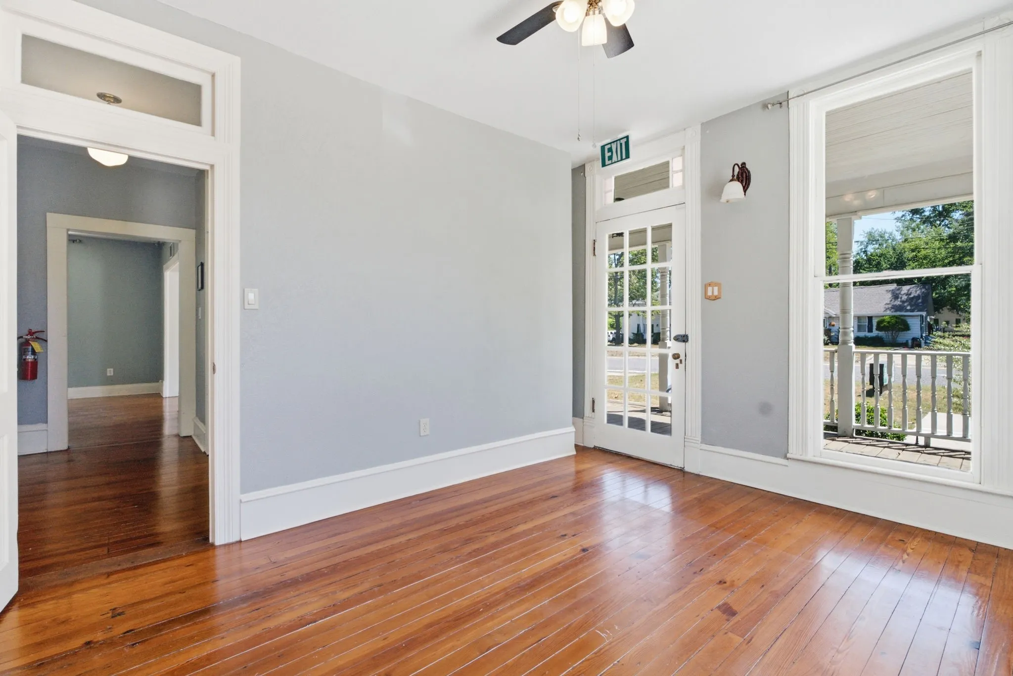 Single Family Residence For Sale in Wood County , 1009 N Pacific, Mineola, Texas 75773, 4 Bedroom, 3 Bathroom, 2 Garage spaces, 2,229 Sqft, built in 1930, Preowned, mls#21247157, Real Estate Agent in Mineola, Homes For Sale in Wood county, Homes For Sale in Mineola, Realtor in Mineola Texas, Real Estate Brokerage Independent Realty Texas, Luminita Cordes Realtor