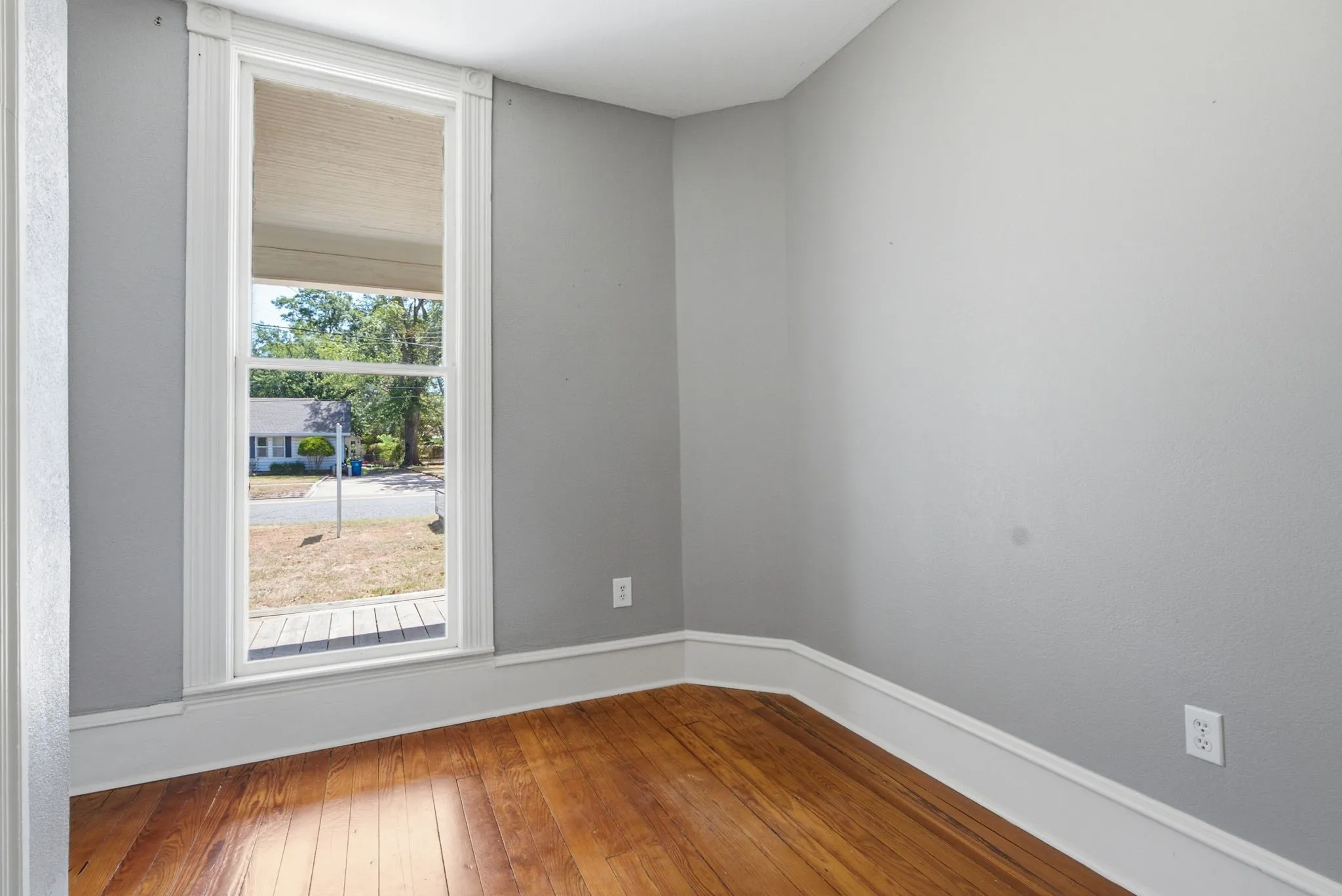 Single Family Residence For Sale in Wood County , 1009 N Pacific, Mineola, Texas 75773, 4 Bedroom, 3 Bathroom, 2 Garage spaces, 2,229 Sqft, built in 1930, Preowned, mls#21247157, Real Estate Agent in Mineola, Homes For Sale in Wood county, Homes For Sale in Mineola, Realtor in Mineola Texas, Real Estate Brokerage Independent Realty Texas, Luminita Cordes Realtor
