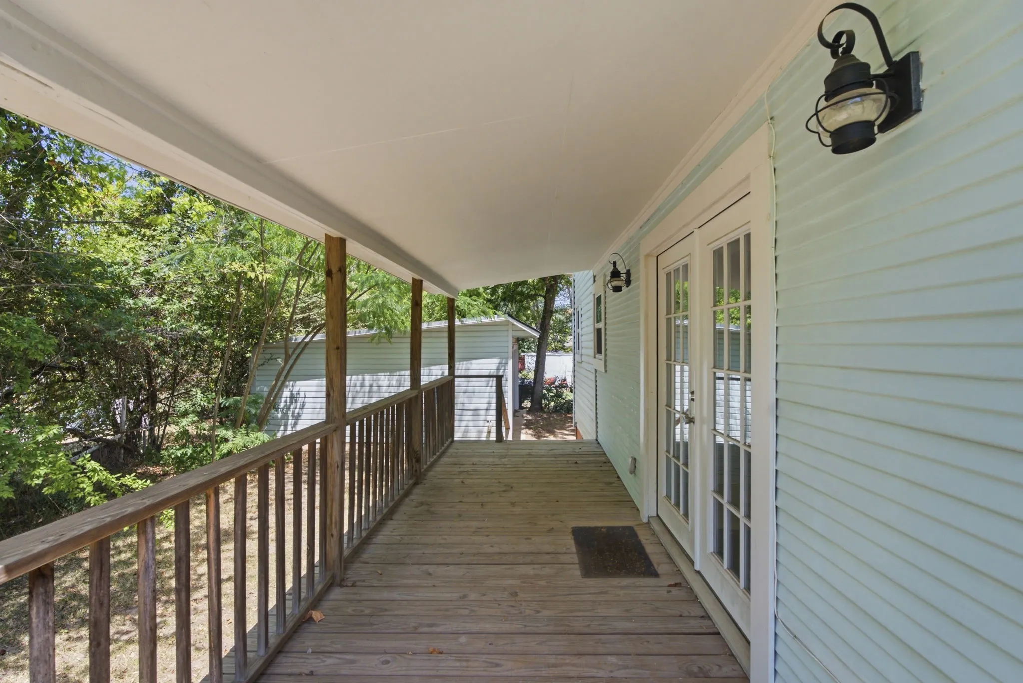 Single Family Residence For Sale in Wood County , 1009 N Pacific, Mineola, Texas 75773, 4 Bedroom, 3 Bathroom, 2 Garage spaces, 2,229 Sqft, built in 1930, Preowned, mls#21247157, Real Estate Agent in Mineola, Homes For Sale in Wood county, Homes For Sale in Mineola, Realtor in Mineola Texas, Real Estate Brokerage Independent Realty Texas, Luminita Cordes Realtor