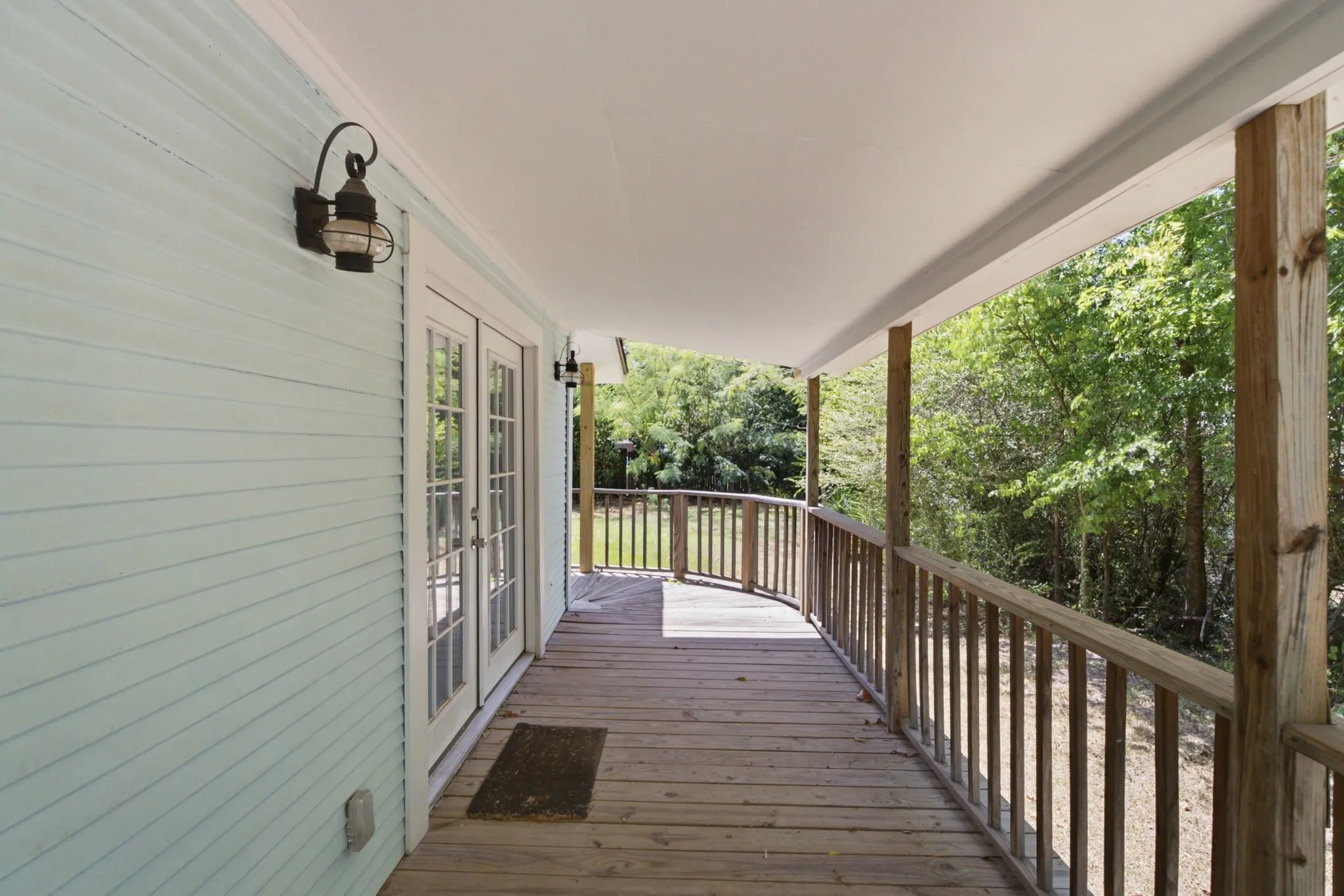 Single Family Residence For Sale in Wood County , 1009 N Pacific, Mineola, Texas 75773, 4 Bedroom, 3 Bathroom, 2 Garage spaces, 2,229 Sqft, built in 1930, Preowned, mls#21247157, Real Estate Agent in Mineola, Homes For Sale in Wood county, Homes For Sale in Mineola, Realtor in Mineola Texas, Real Estate Brokerage Independent Realty Texas, Luminita Cordes Realtor
