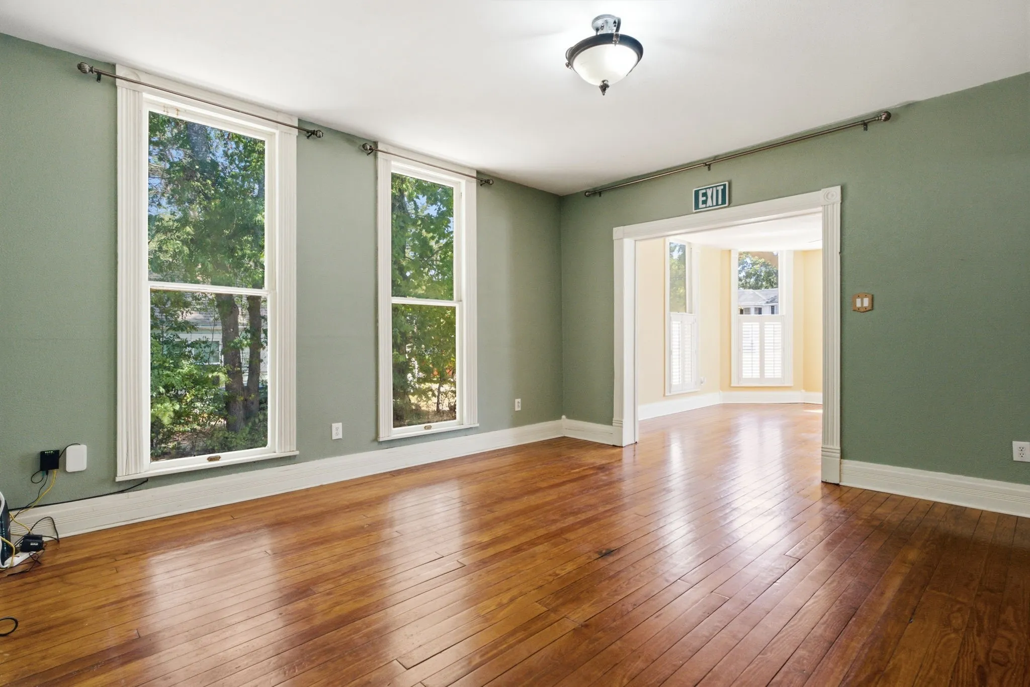 Single Family Residence For Sale in Wood County , 1009 N Pacific, Mineola, Texas 75773, 4 Bedroom, 3 Bathroom, 2 Garage spaces, 2,229 Sqft, built in 1930, Preowned, mls#21247157, Real Estate Agent in Mineola, Homes For Sale in Wood county, Homes For Sale in Mineola, Realtor in Mineola Texas, Real Estate Brokerage Independent Realty Texas, Luminita Cordes Realtor