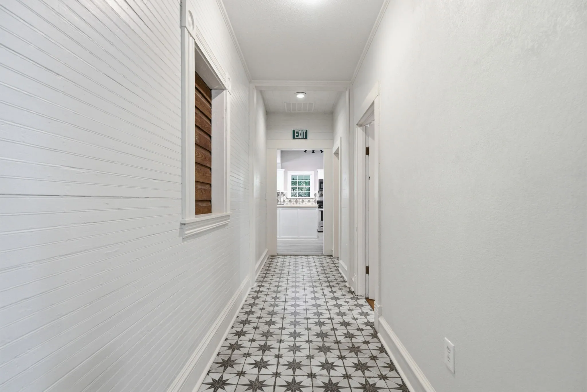 Single Family Residence For Sale in Wood County , 1009 N Pacific, Mineola, Texas 75773, 4 Bedroom, 3 Bathroom, 2 Garage spaces, 2,229 Sqft, built in 1930, Preowned, mls#21247157, Real Estate Agent in Mineola, Homes For Sale in Wood county, Homes For Sale in Mineola, Realtor in Mineola Texas, Real Estate Brokerage Independent Realty Texas, Luminita Cordes Realtor