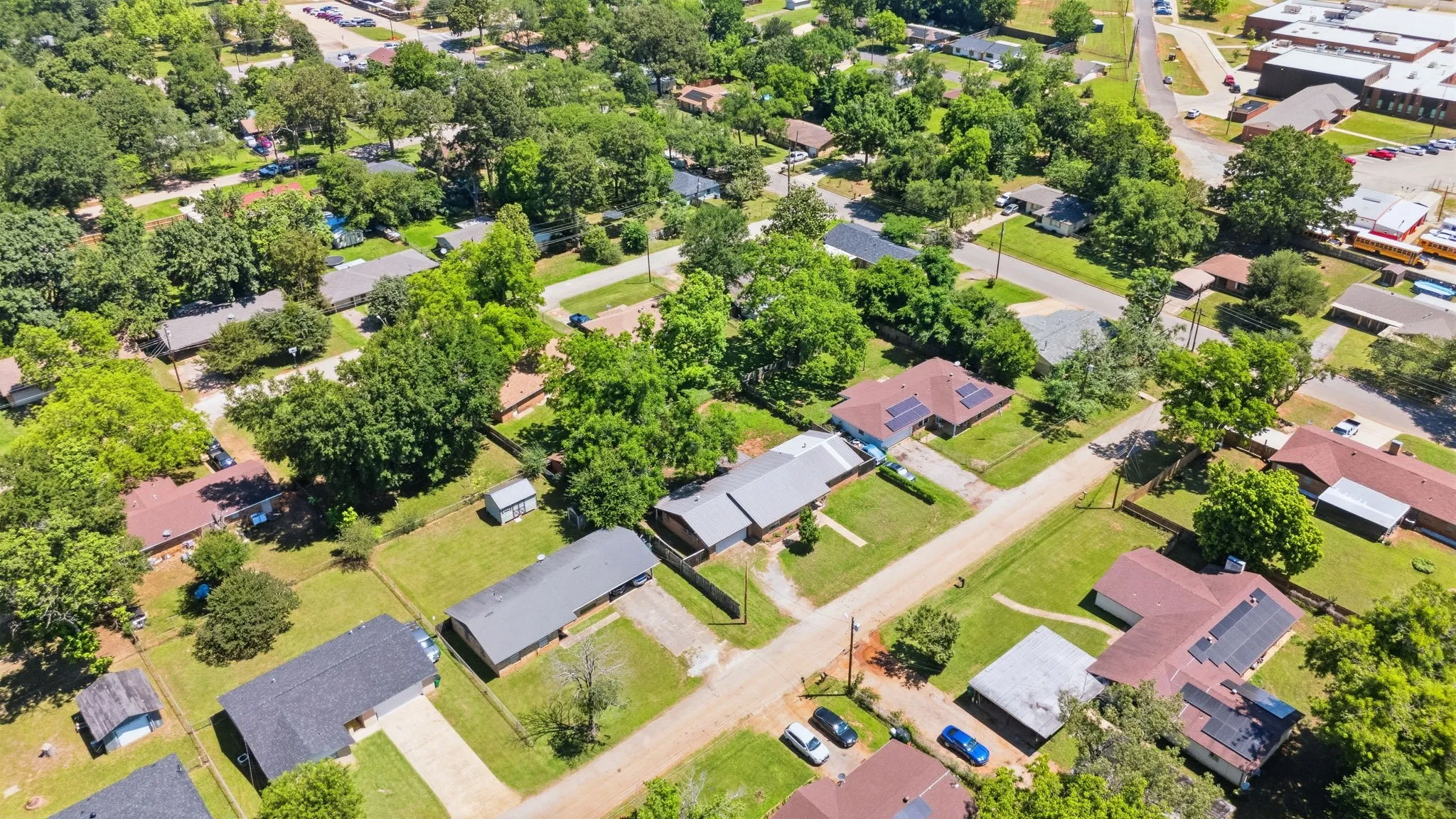 Single Family Residence For Sale in Anderson County , 107 Sequoia Drive, Palestine, Texas 75803, 3 Bedroom, 2 Bathroom, 2 Garage spaces, 2,010 Sqft, built in 1965, mls#21248913, Real Estate Agent in Palestine, Homes For Sale in Anderson county, Homes For Sale in Palestine, Realtor in Palestine Texas, Real Estate Brokerage Independent Realty Texas, Luminita Cordes Realtor