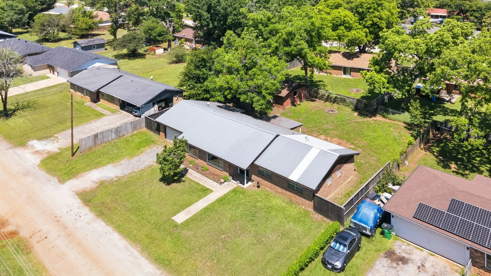 Single Family Residence For Sale in Anderson County , 107 Sequoia Drive, Palestine, Texas 75803, 3 Bedroom, 2 Bathroom, 2 Garage spaces, 2,010 Sqft, built in 1965, mls#21248913, Real Estate Agent in Palestine, Homes For Sale in Anderson county, Homes For Sale in Palestine, Realtor in Palestine Texas, Real Estate Brokerage Independent Realty Texas, Luminita Cordes Realtor