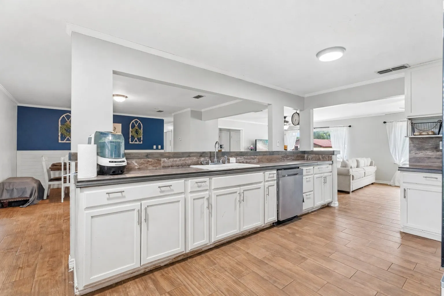 Single Family Residence For Sale in Anderson County , 107 Sequoia Drive, Palestine, Texas 75803, 3 Bedroom, 2 Bathroom, 2 Garage spaces, 2,010 Sqft, built in 1965, mls#21248913, Real Estate Agent in Palestine, Homes For Sale in Anderson county, Homes For Sale in Palestine, Realtor in Palestine Texas, Real Estate Brokerage Independent Realty Texas, Luminita Cordes Realtor